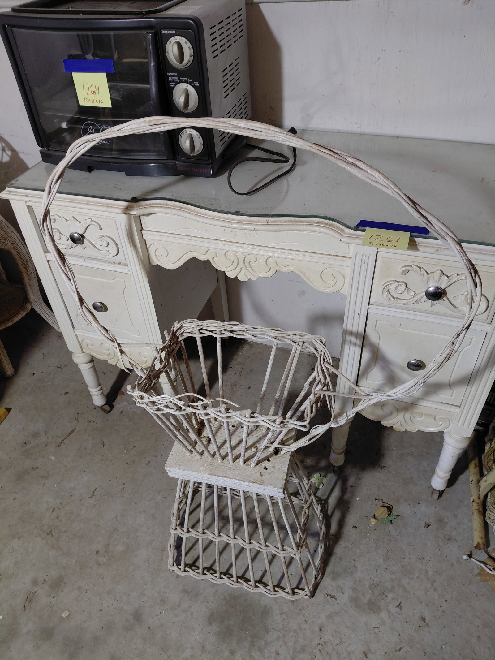 Wicker Plant Stand Basket / Needs some TLC as seen: Wicker Plant Stand Basket / Needs some TLC as seen