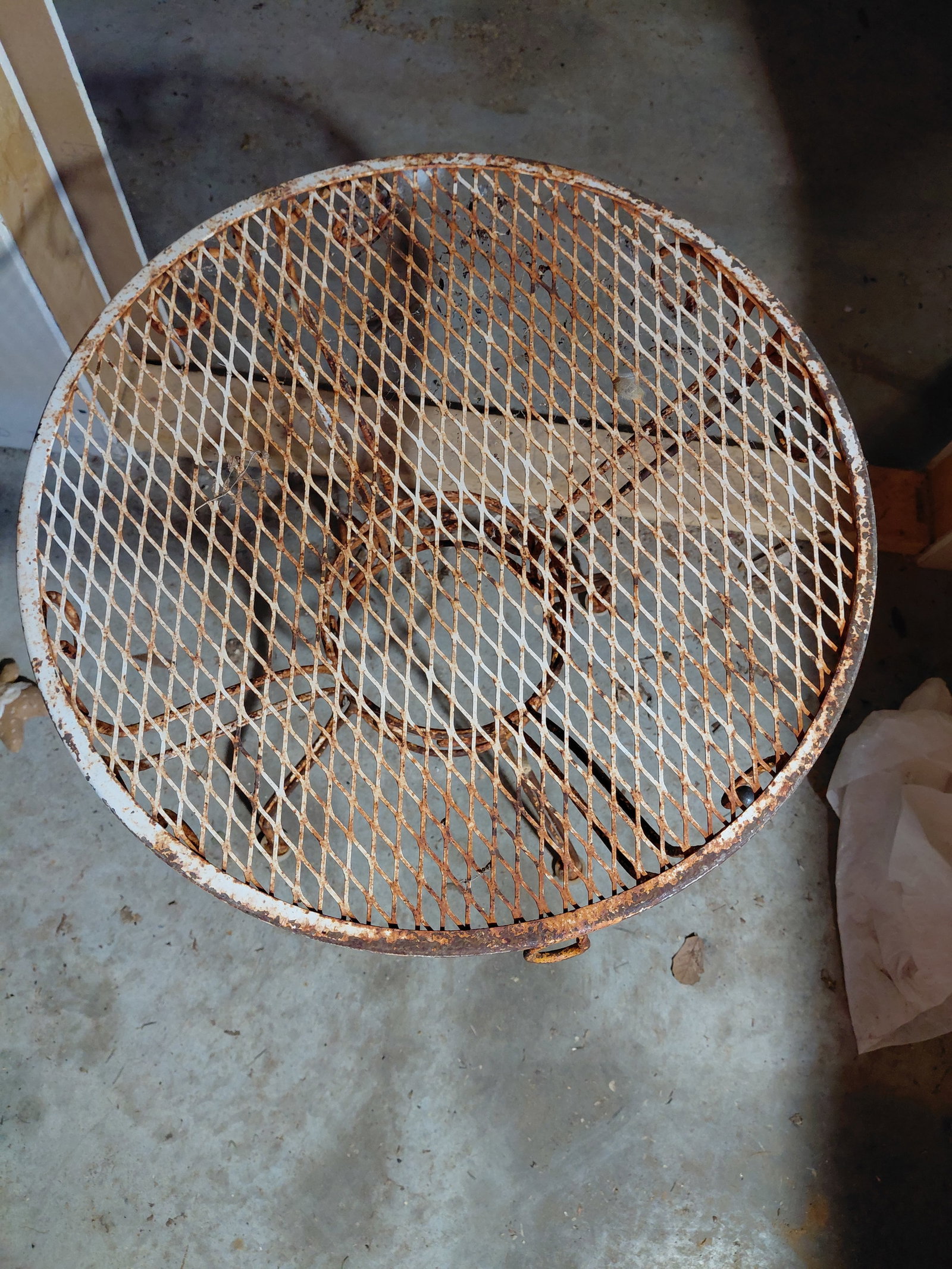 Vintage Iron Patio Table / Rusted needs repainted - 3
