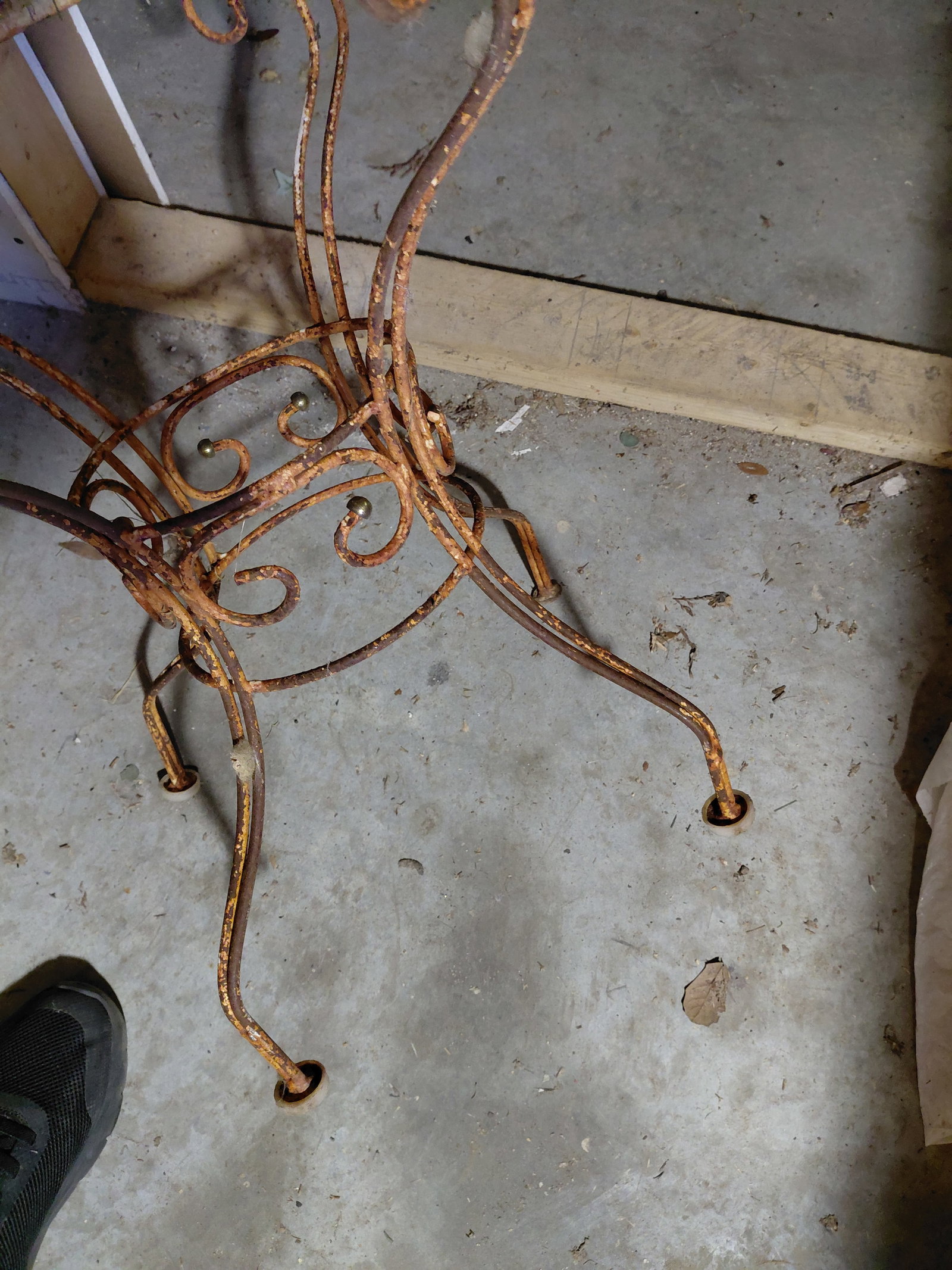 Vintage Iron Patio Table / Rusted needs repainted - 5