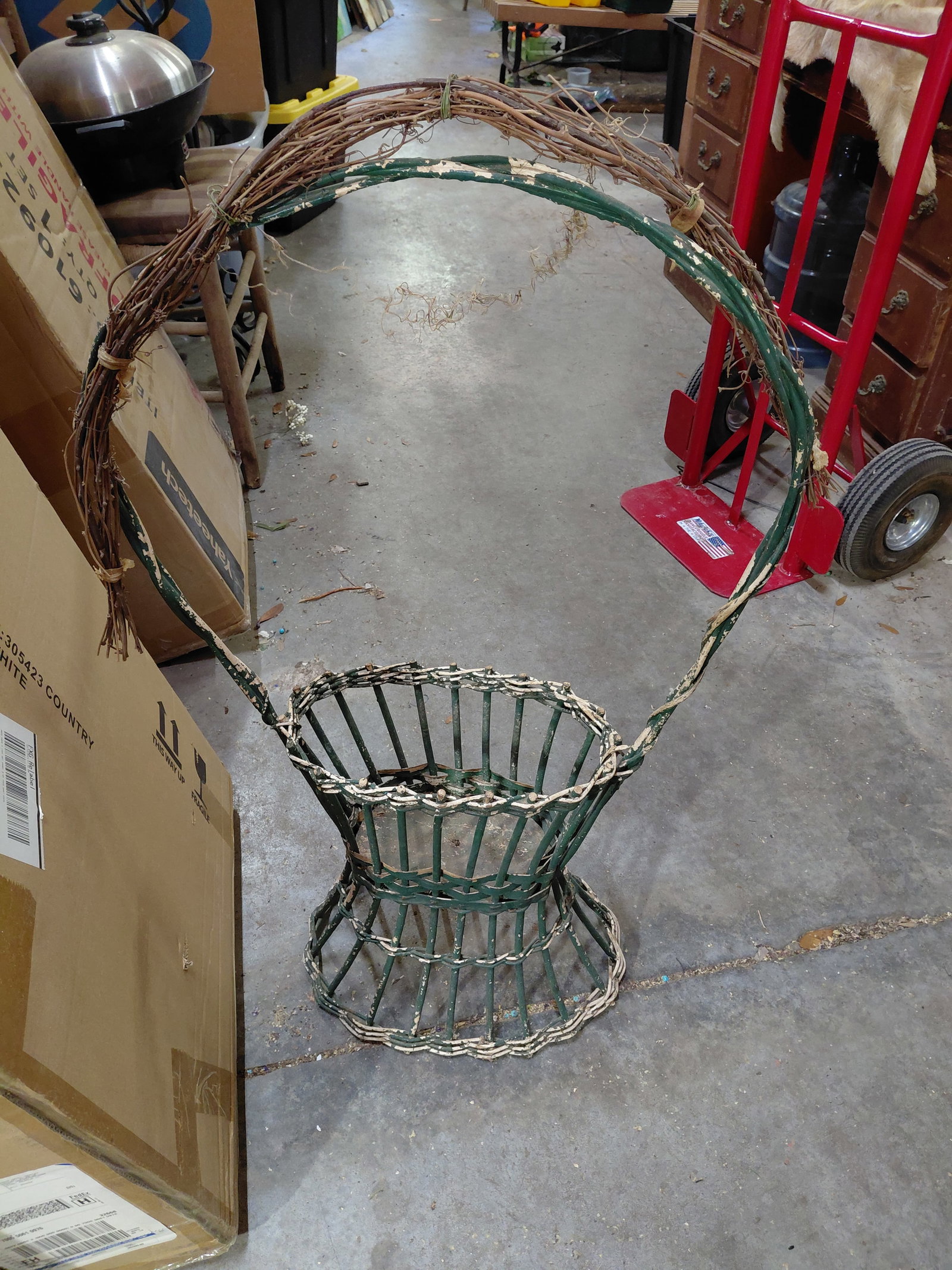 Large Wicker Plant Stand/Basket (1 of 6)