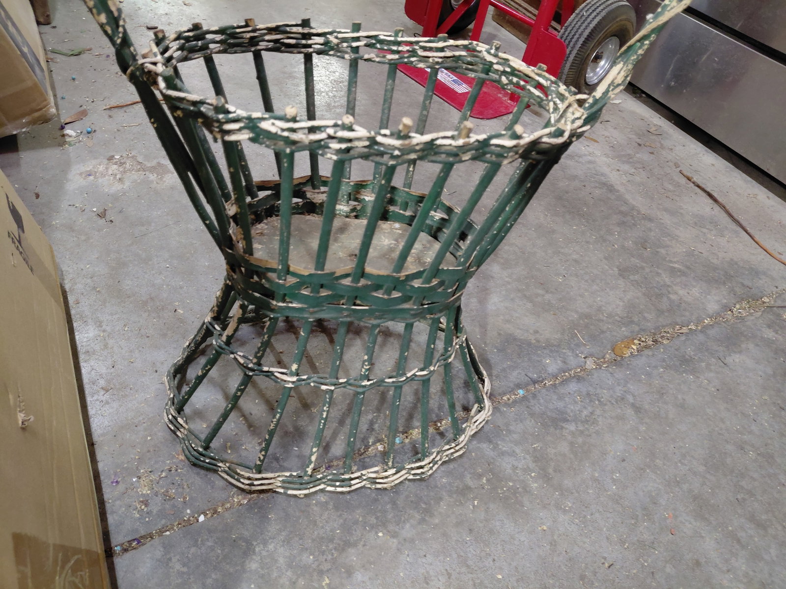 Large Wicker Plant Stand/Basket - 4
