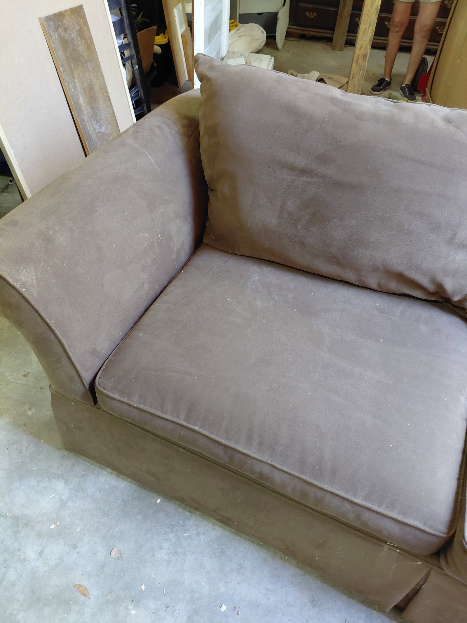 Large Cindy Crawford Home Couch / Needs a good Vacuming / as seen - 3