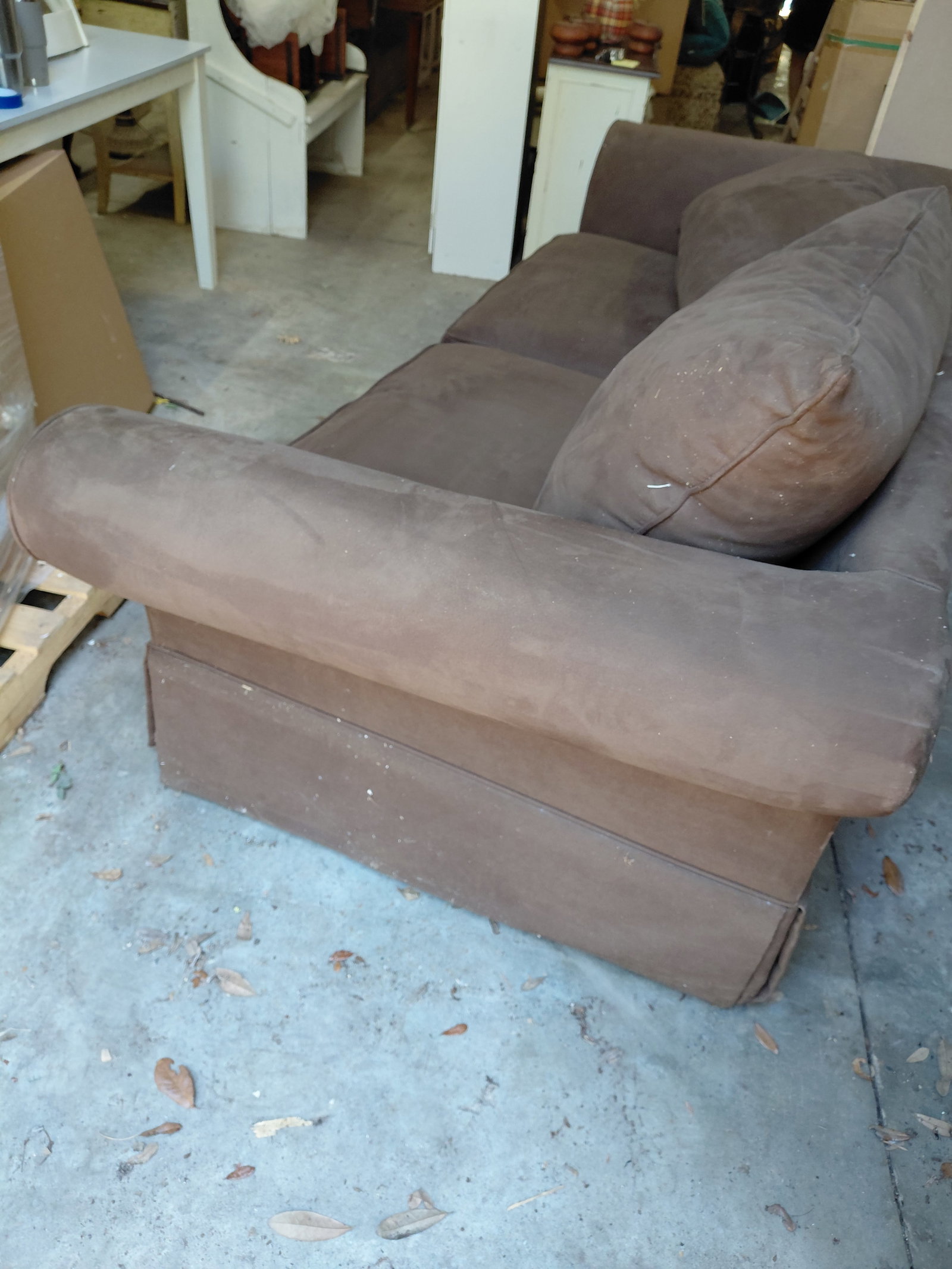 Large Cindy Crawford Home Couch / Needs a good Vacuming / as seen - 7