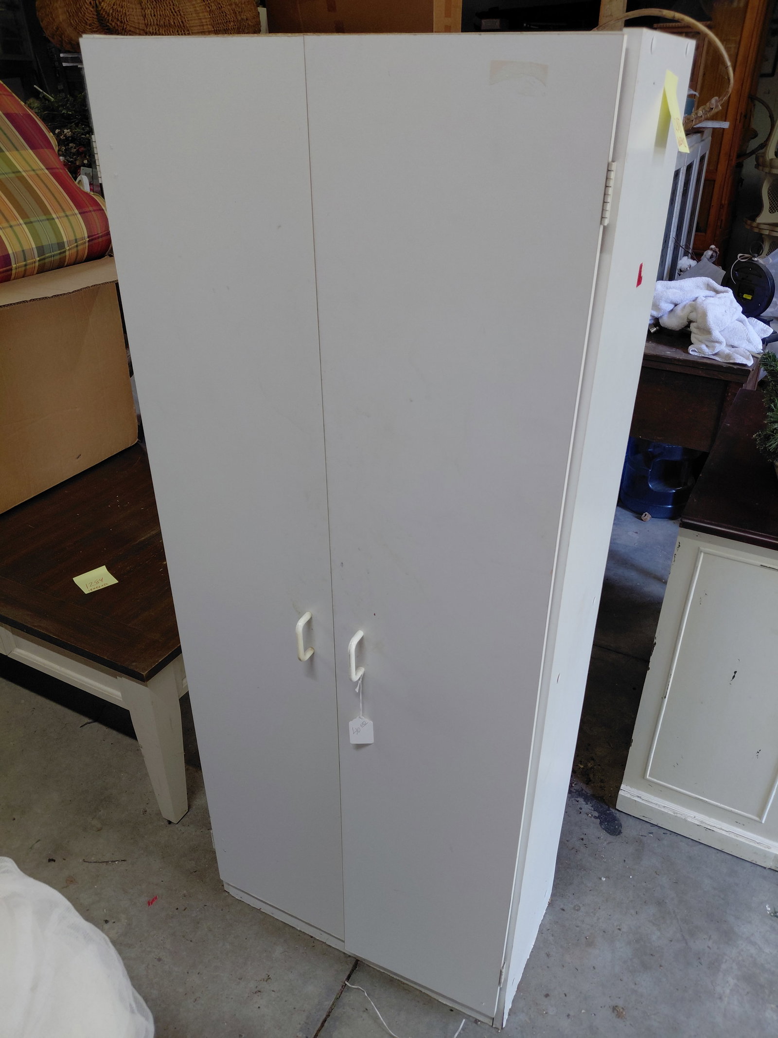Utility Cabinet / as seen in photos: Utility Cabinet / as seen in photos