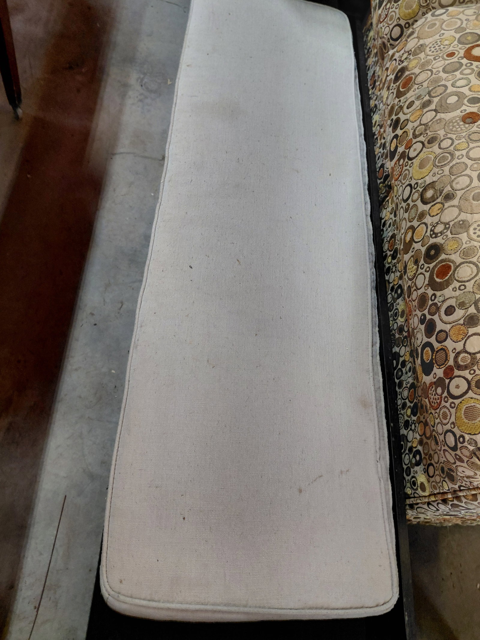 Contemporary Entry Bench / cushion needs cleaned - 4