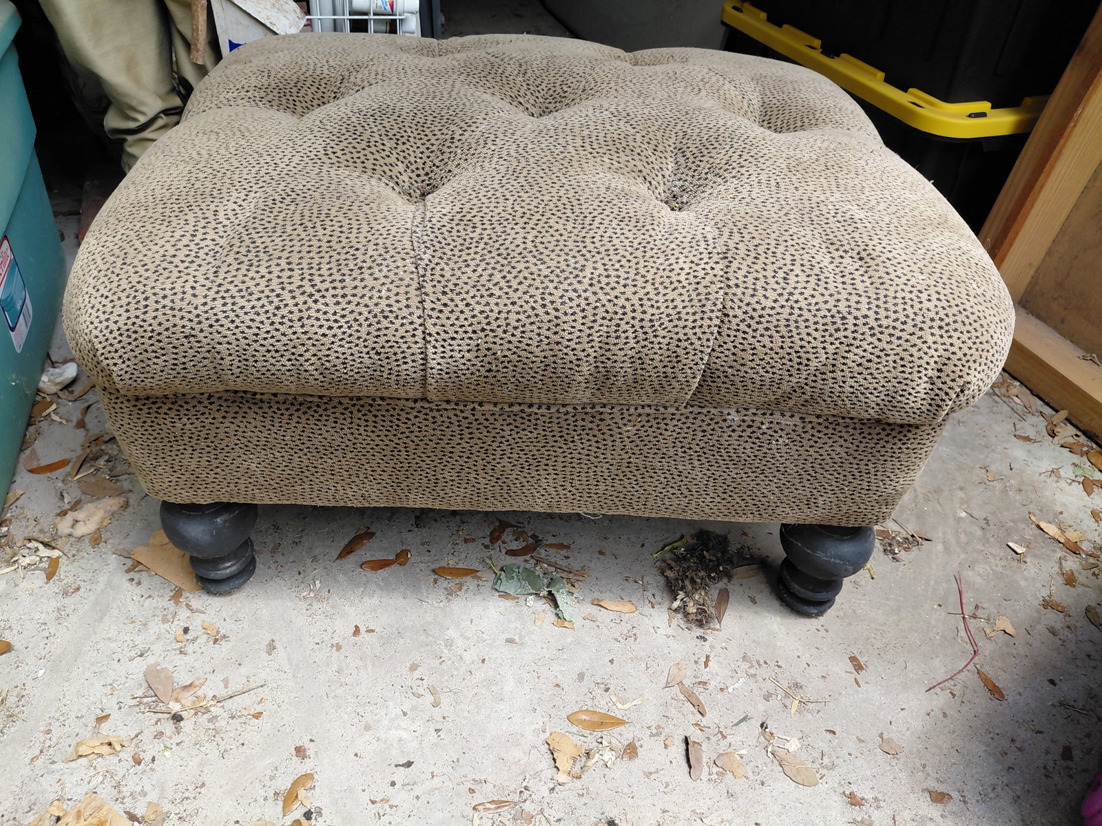 Plush Tufted Footstool/ needs a good cleaning (1 of 4)