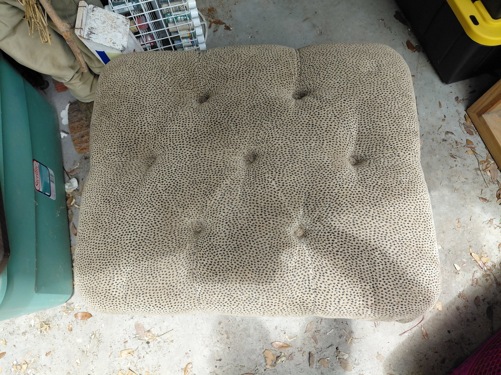 Plush Tufted Footstool/ needs a good cleaning - 3