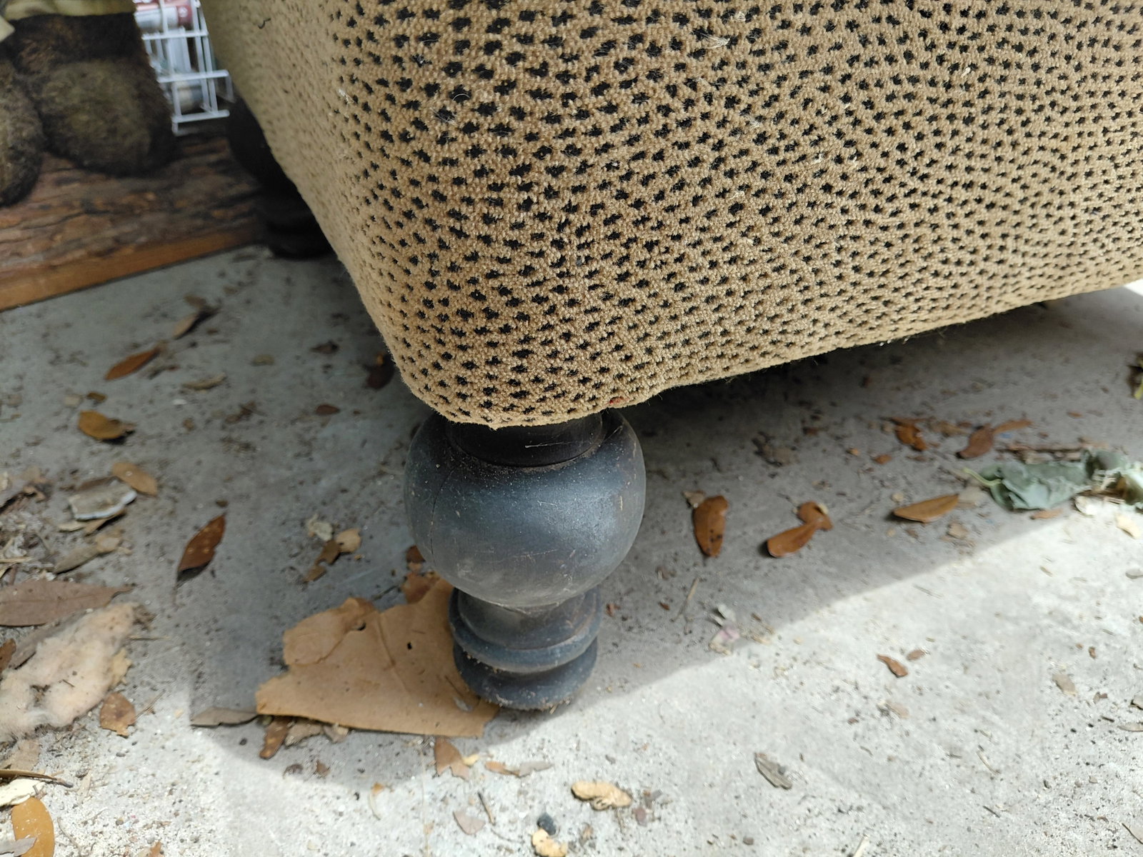 Plush Tufted Footstool/ needs a good cleaning - 4
