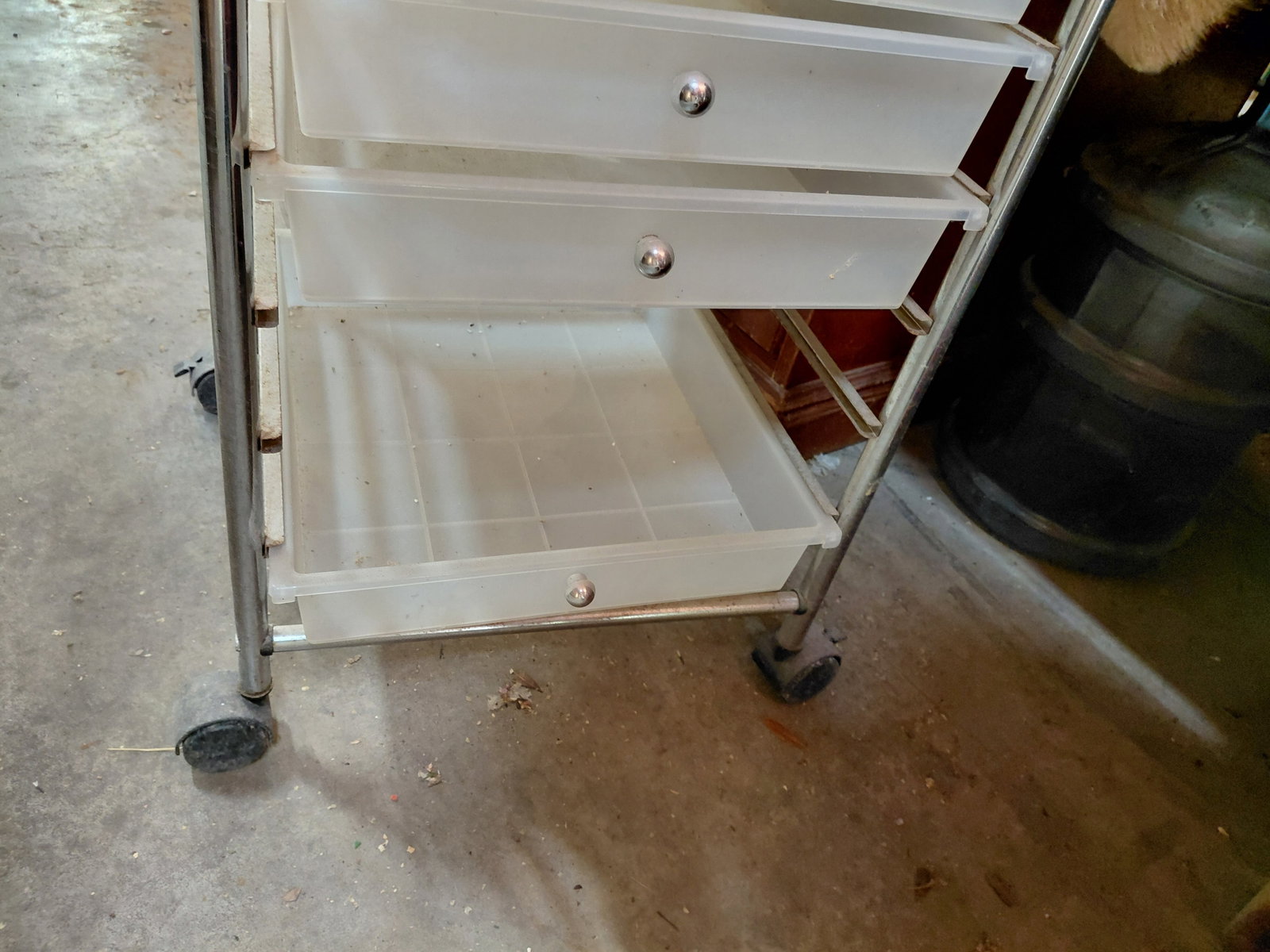 Crafting Cart / Missing a dew Drawers as seen - 4