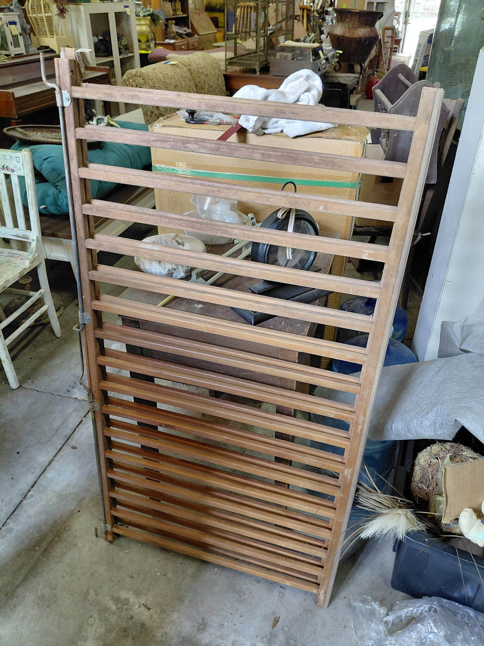 Baby Bed Frame / missing pieces / sold in as seen condition - 4