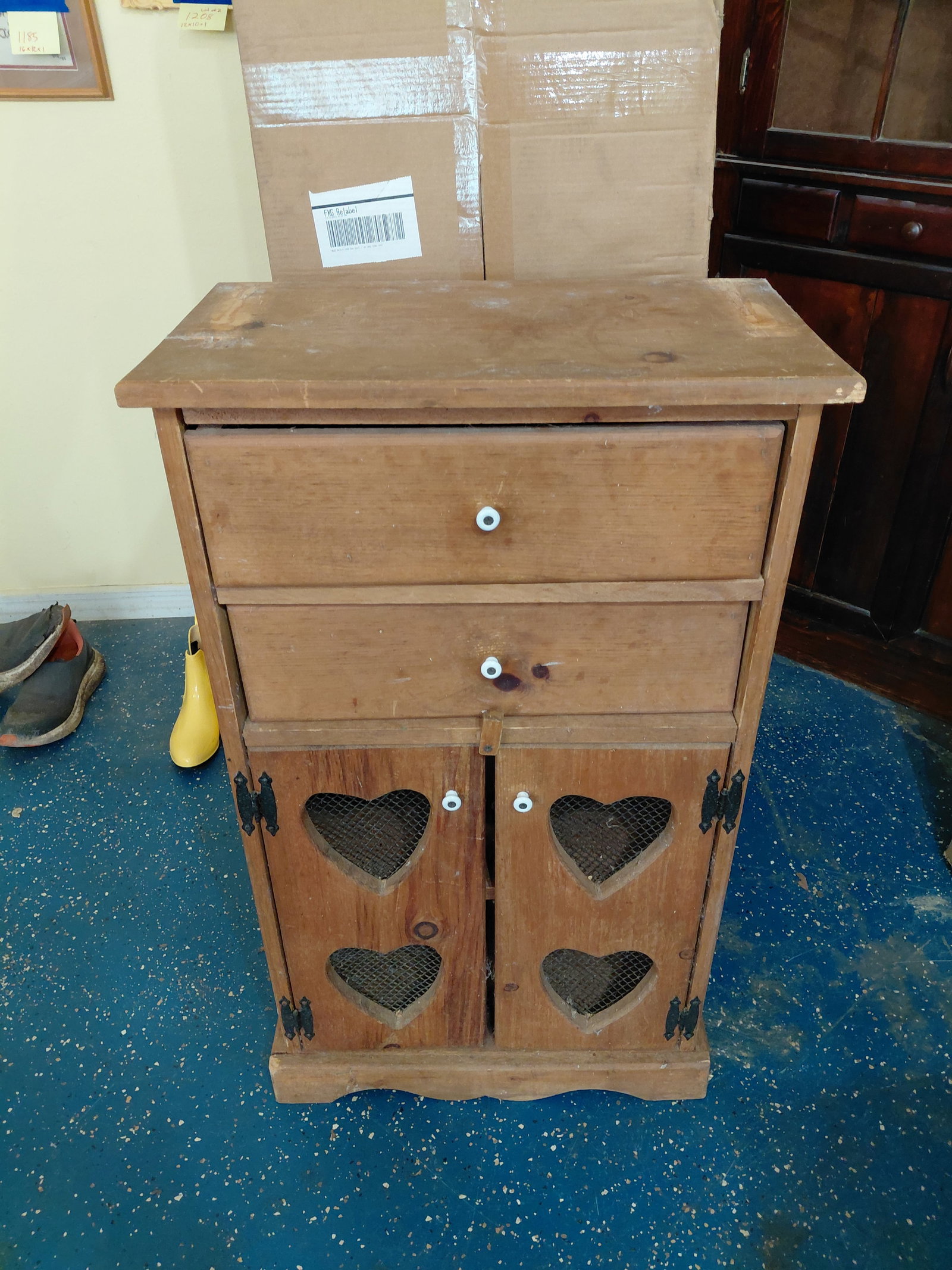 Rustic Wood Heart Kitchen Cabinet / needs back reattached as seen: Rustic Wood Heart Kitchen Cabinet / needs back reattached as seen