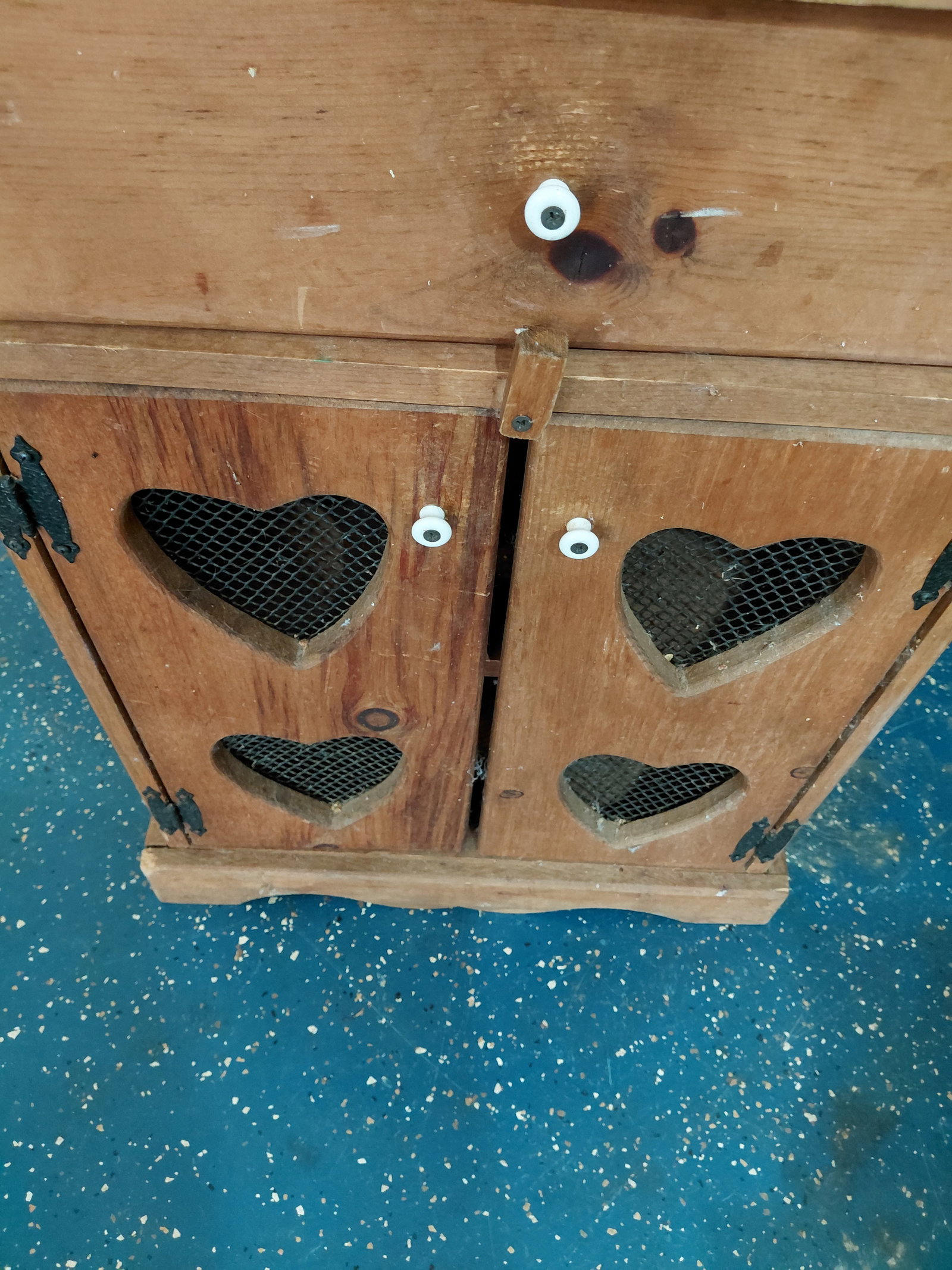 Rustic Wood Heart Kitchen Cabinet / needs back reattached as seen - 5