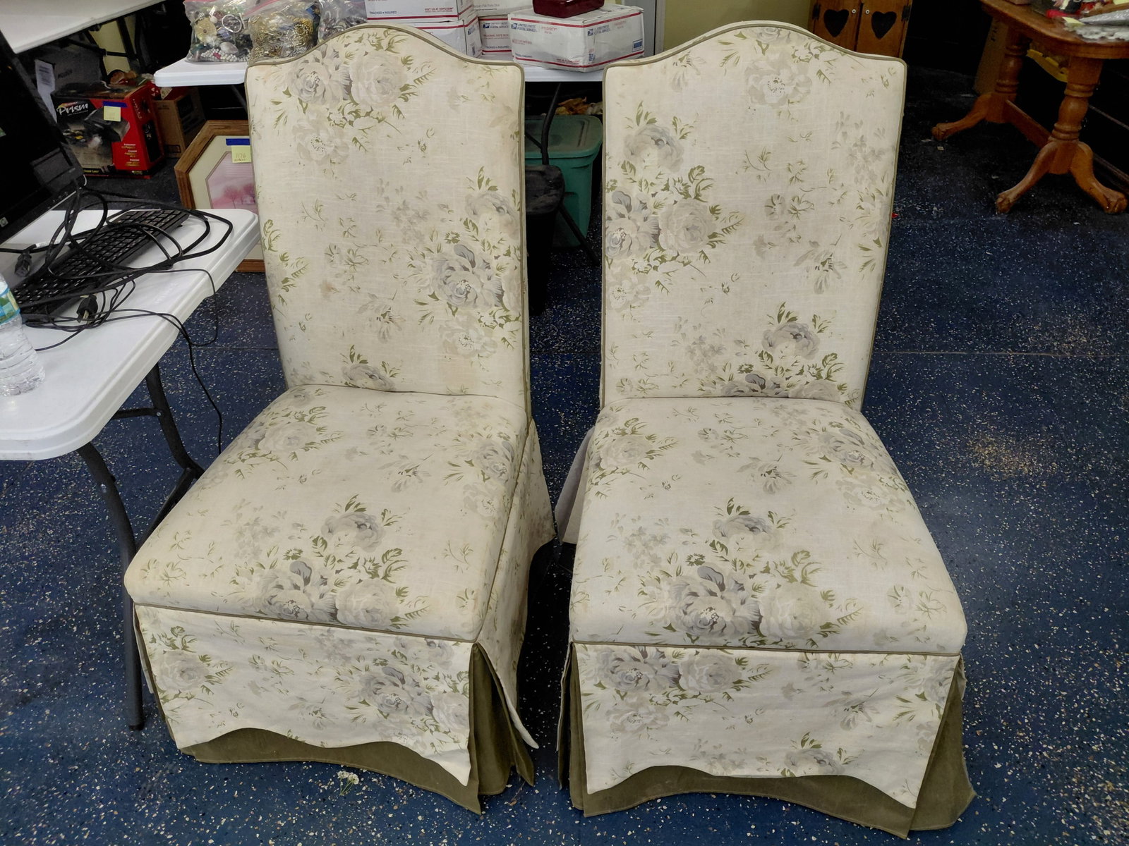 Pair of Upholstered Side Chairs/ needs a good cleaning as seen: Pair of Upholstered Side Chairs/ needs a good cleaning as seen