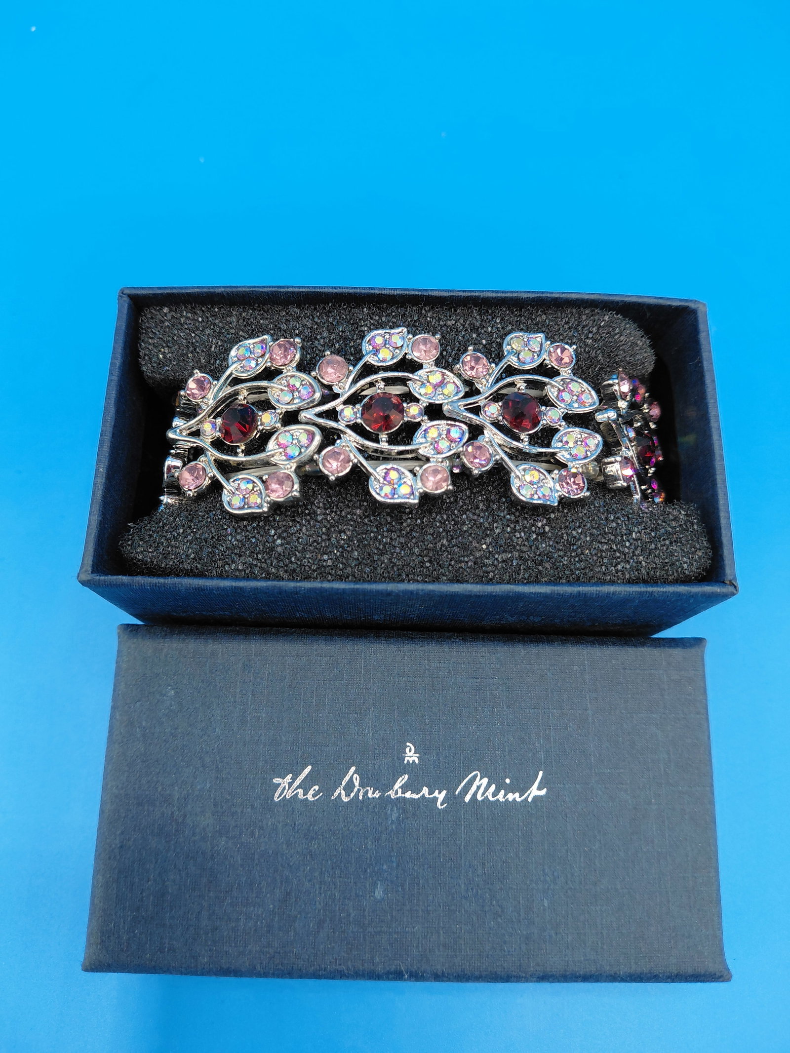 New in Box Danbury Mint Stretch Bracelet: New in Box Danbury Mint Stretch Bracelet