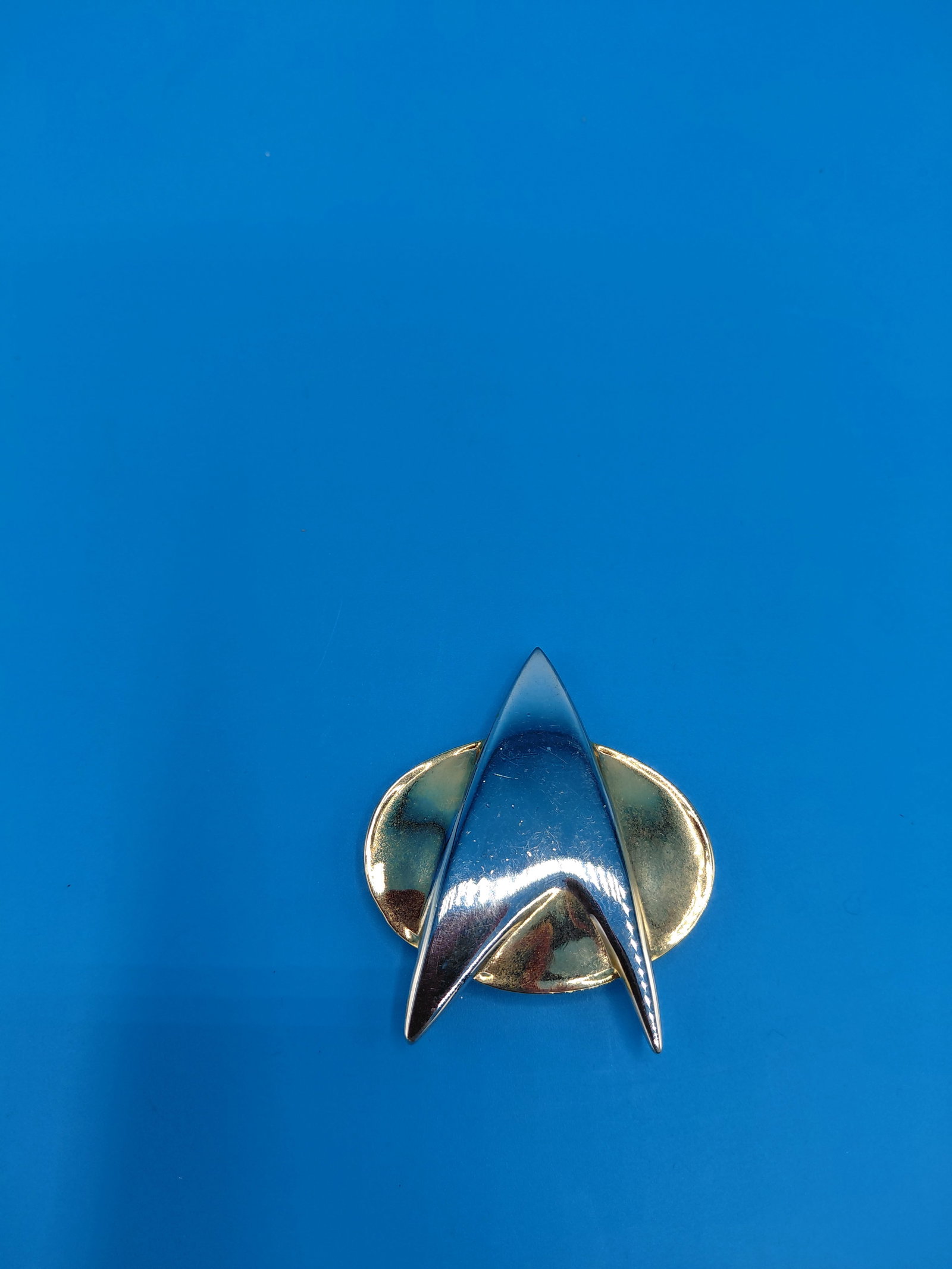 Vintage Star Trek the Next Generation Starfleet Combadge Pin / Missing Magnetic Back as seen: Vintage Star Trek the Next Generation Starfleet Combadge Pin / Missing Magnetic Back as seen