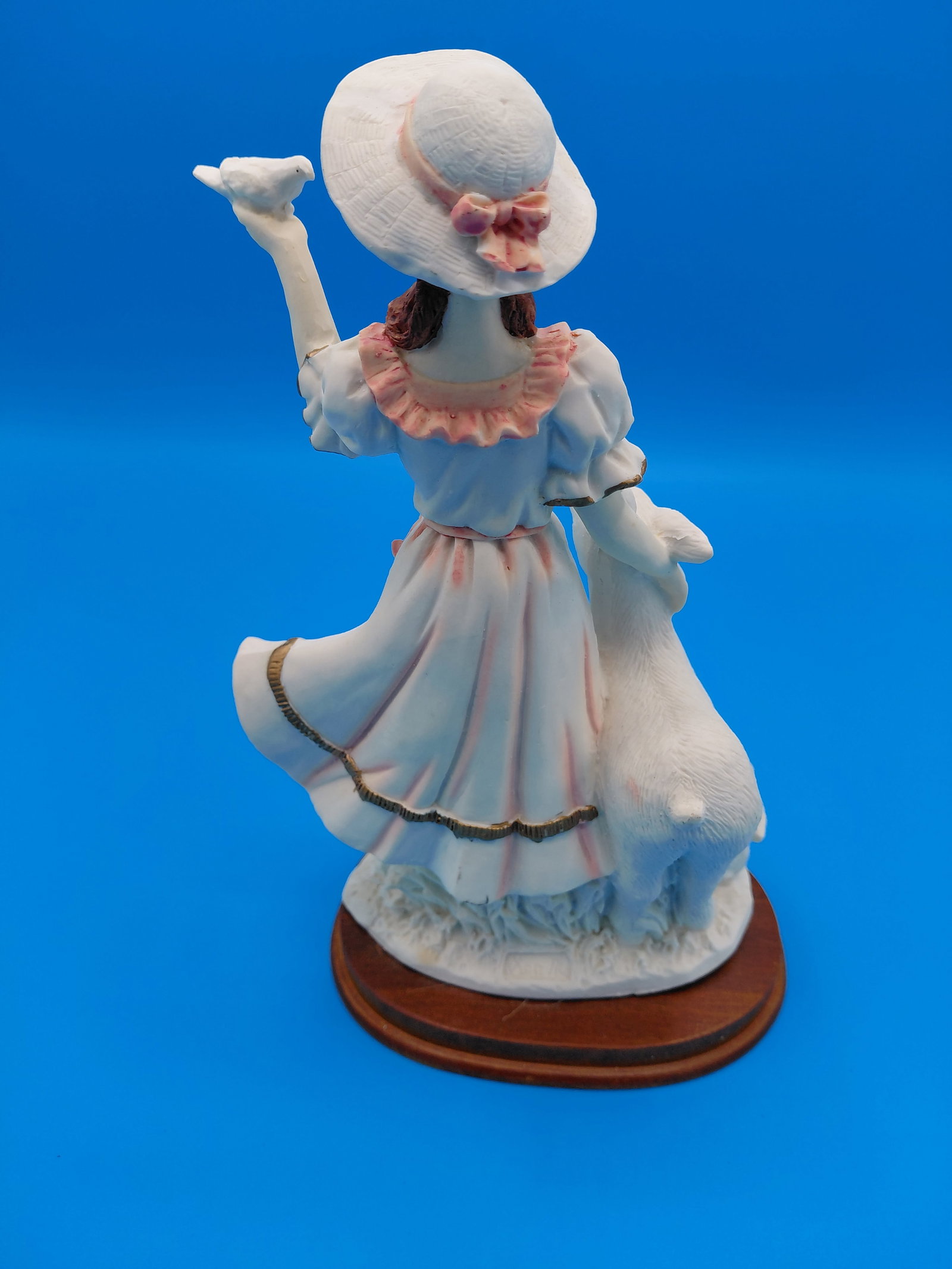 Figurine Girl with Bird & Lamb / Resin - 3