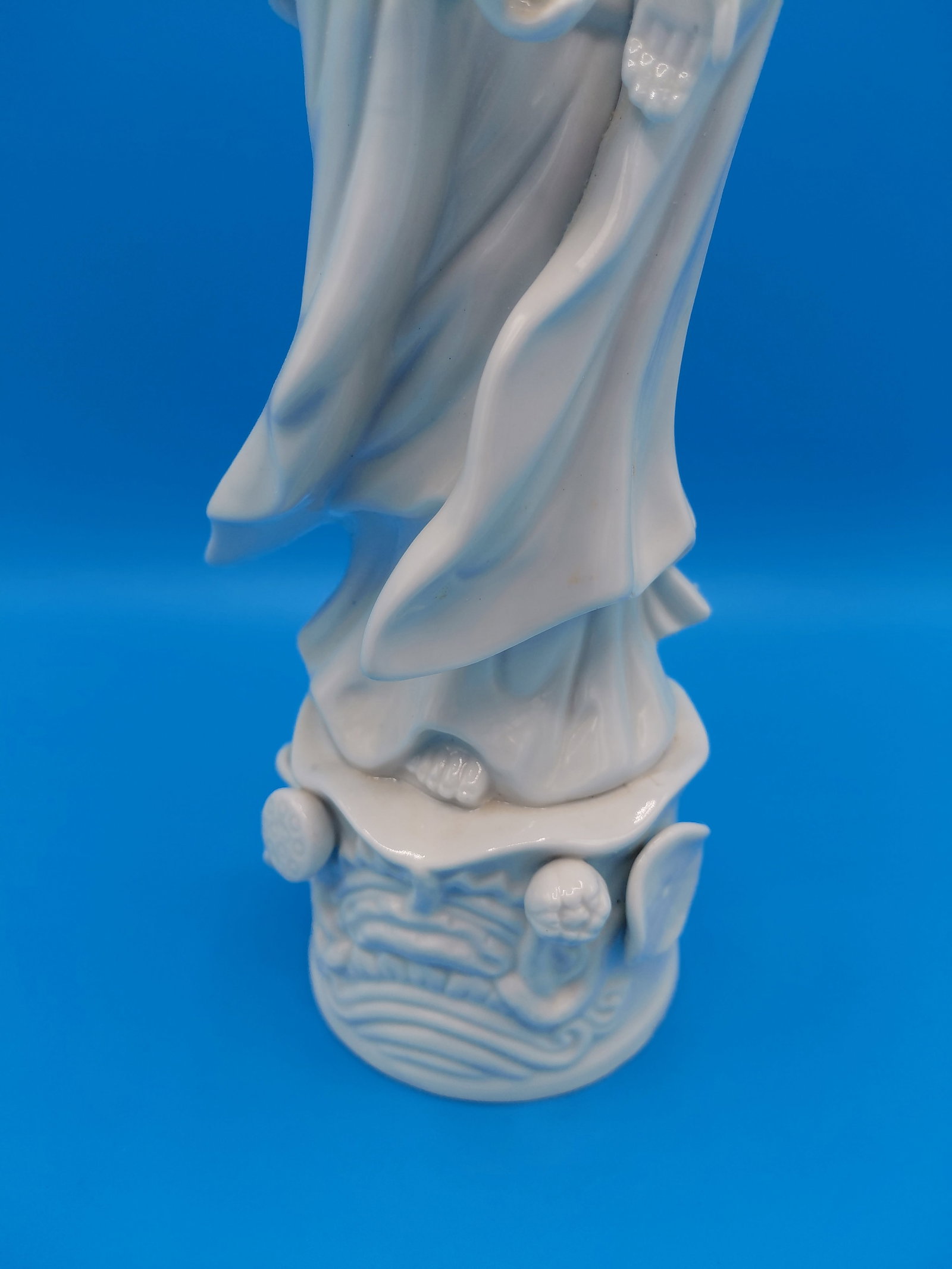 Beautiful Porcelain Statue of Kwan Yin / Mother of Mercy - 4