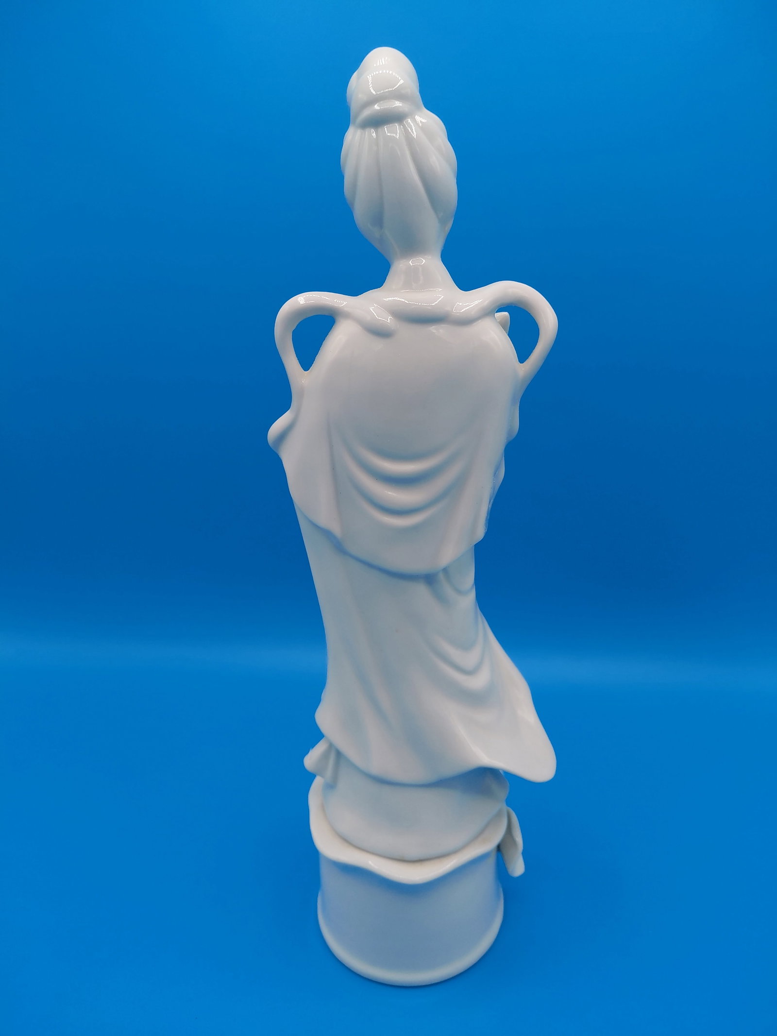 Beautiful Porcelain Statue of Kwan Yin / Mother of Mercy - 5
