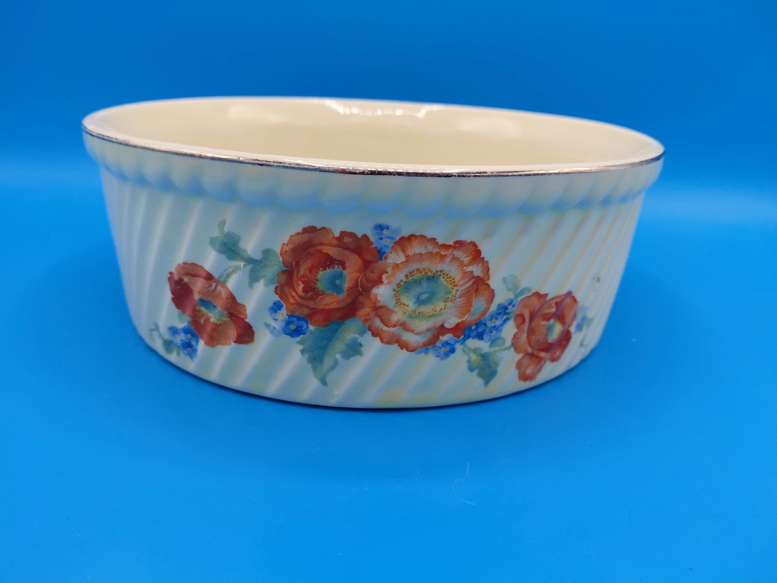 Vintage Gold Trimmed Hall Kitcheware Bowl: Vintage Gold Trimmed Hall Kitcheware Bowl