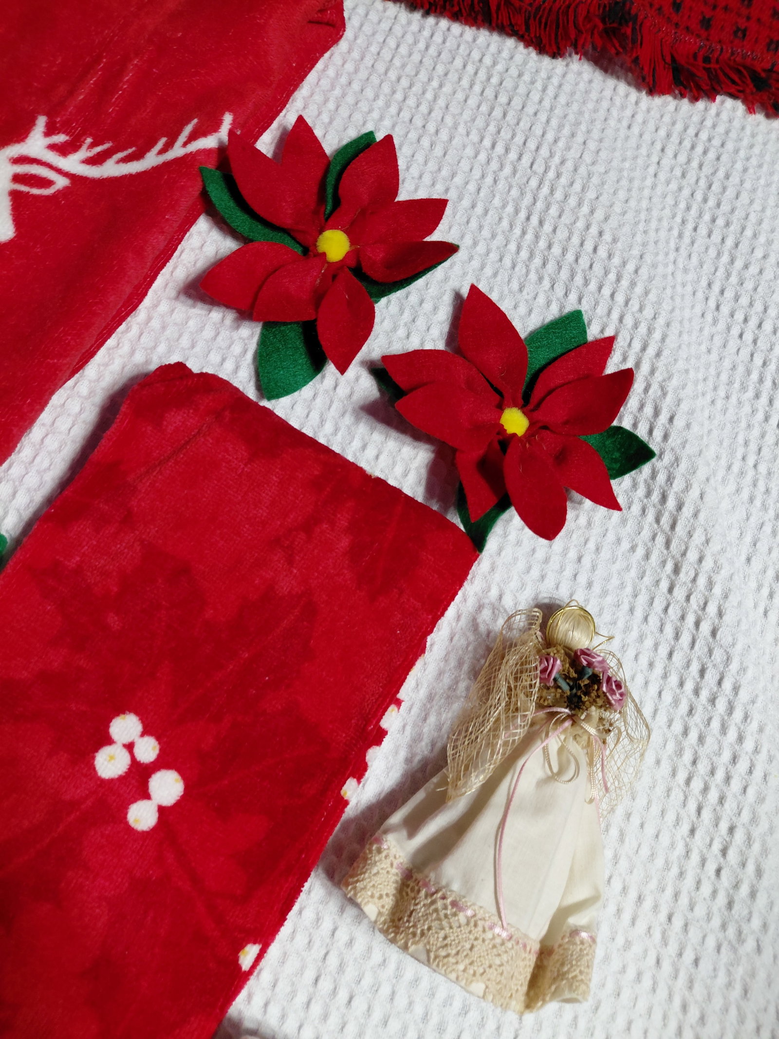Large Christmas Lot of Table Cloth Runner Towels etc - 5