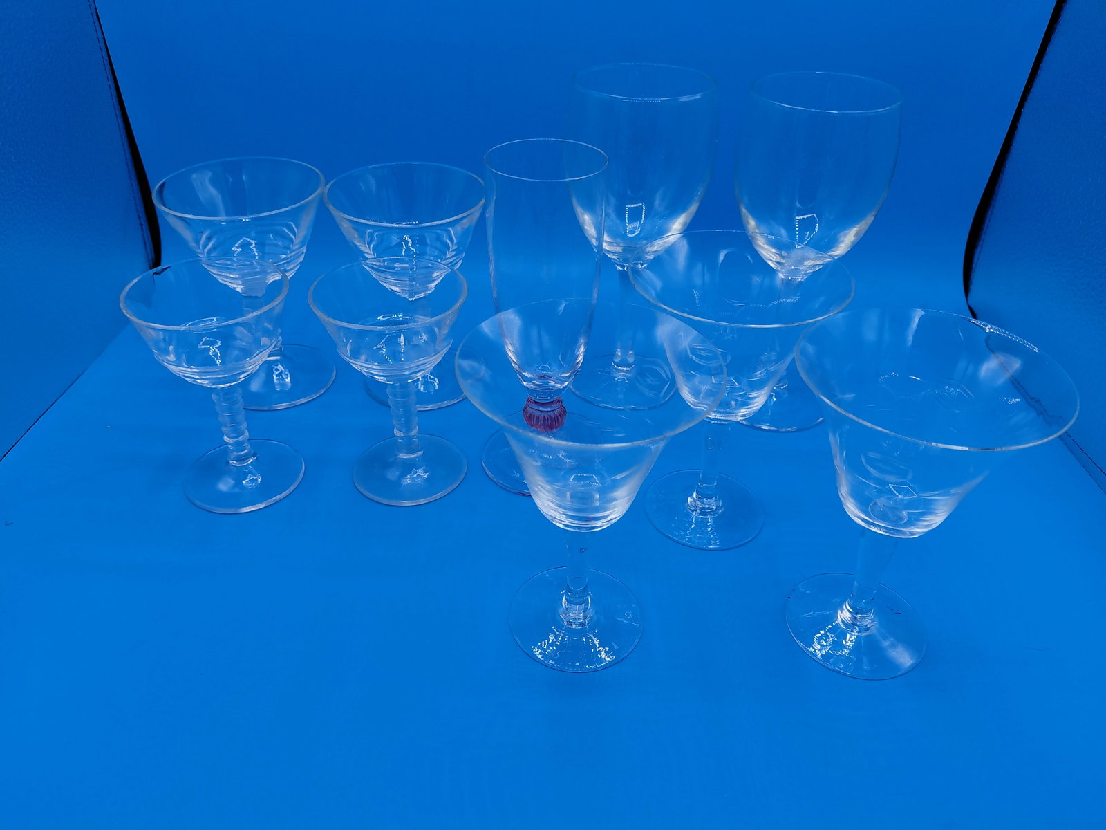 Mixed lot of Glassware as seen (1 of 5)
