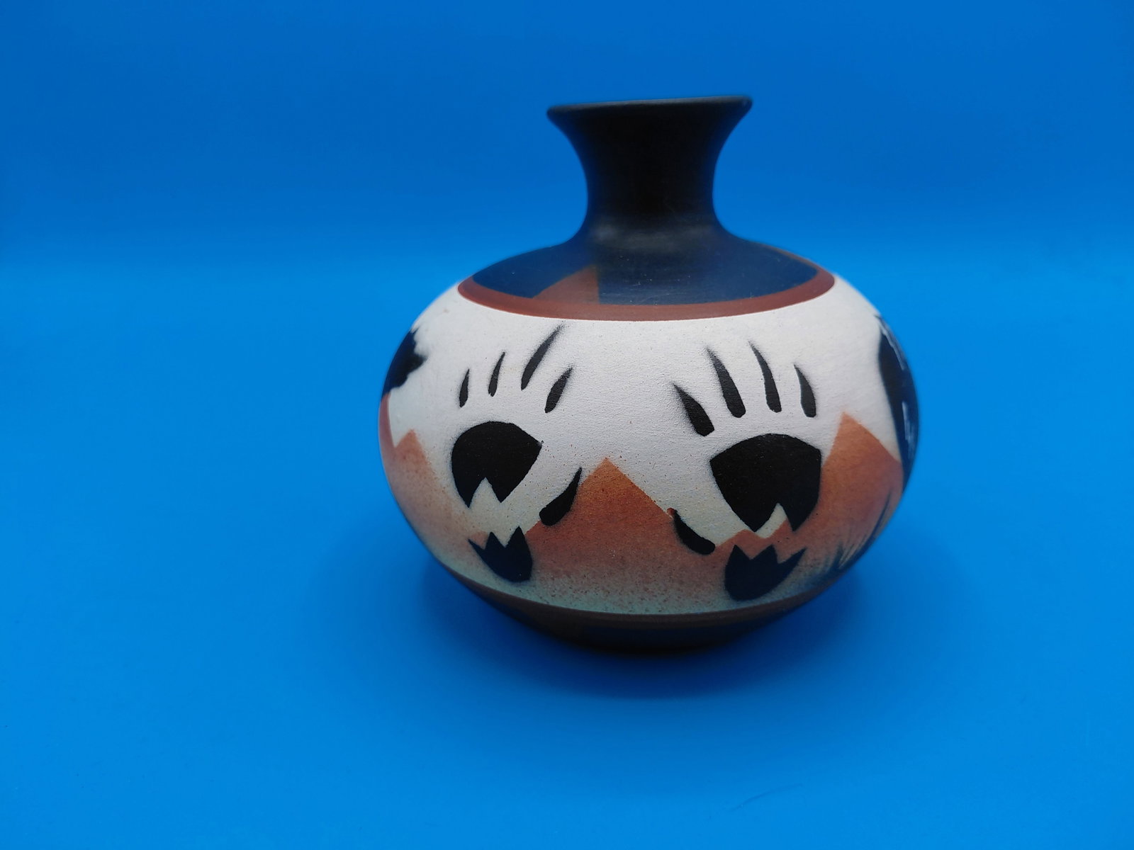 Vintage Southwestern Tribal Vase with Black Bear - 4