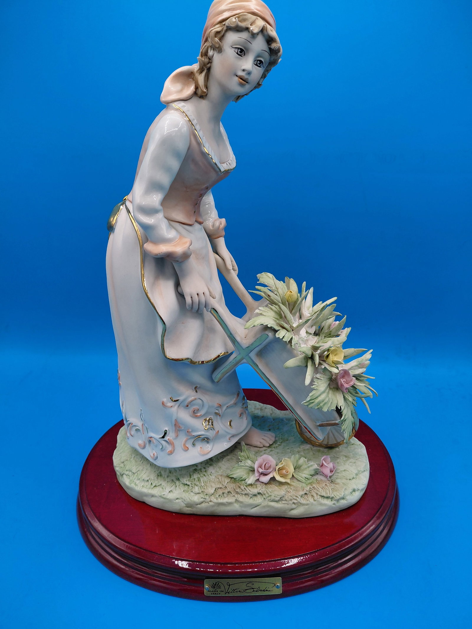 Beautiful Capodimonte Porcelain Statue Lady with Flowers by Vittorio Sakadin / as seen: Beautiful Capodimonte Porcelain Statue Lady with Flowers by Vittorio Sakadin / as seen