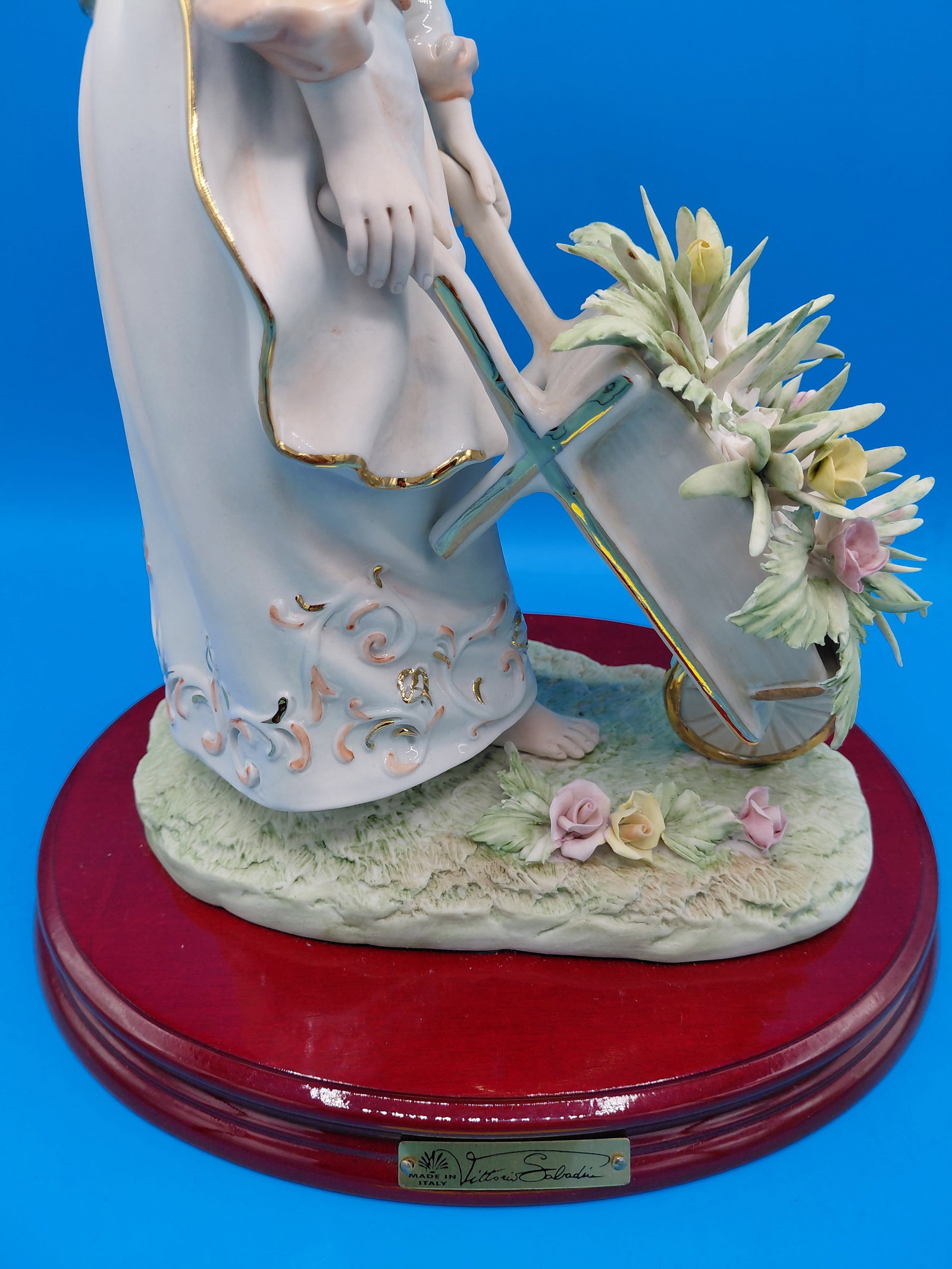 Beautiful Capodimonte Porcelain Statue Lady with Flowers by Vittorio Sakadin / as seen - 5