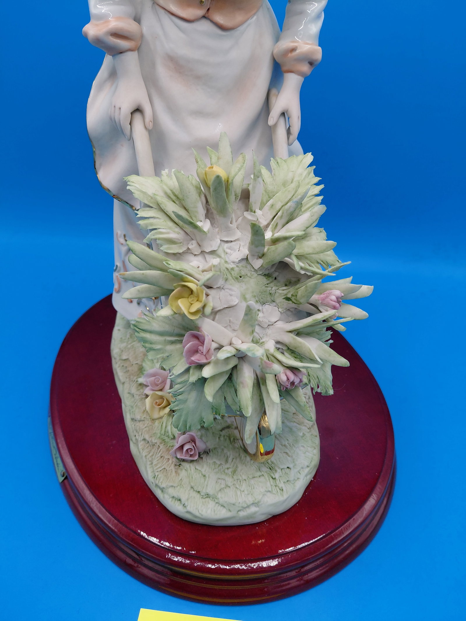 Beautiful Capodimonte Porcelain Statue Lady with Flowers by Vittorio Sakadin / as seen - 6