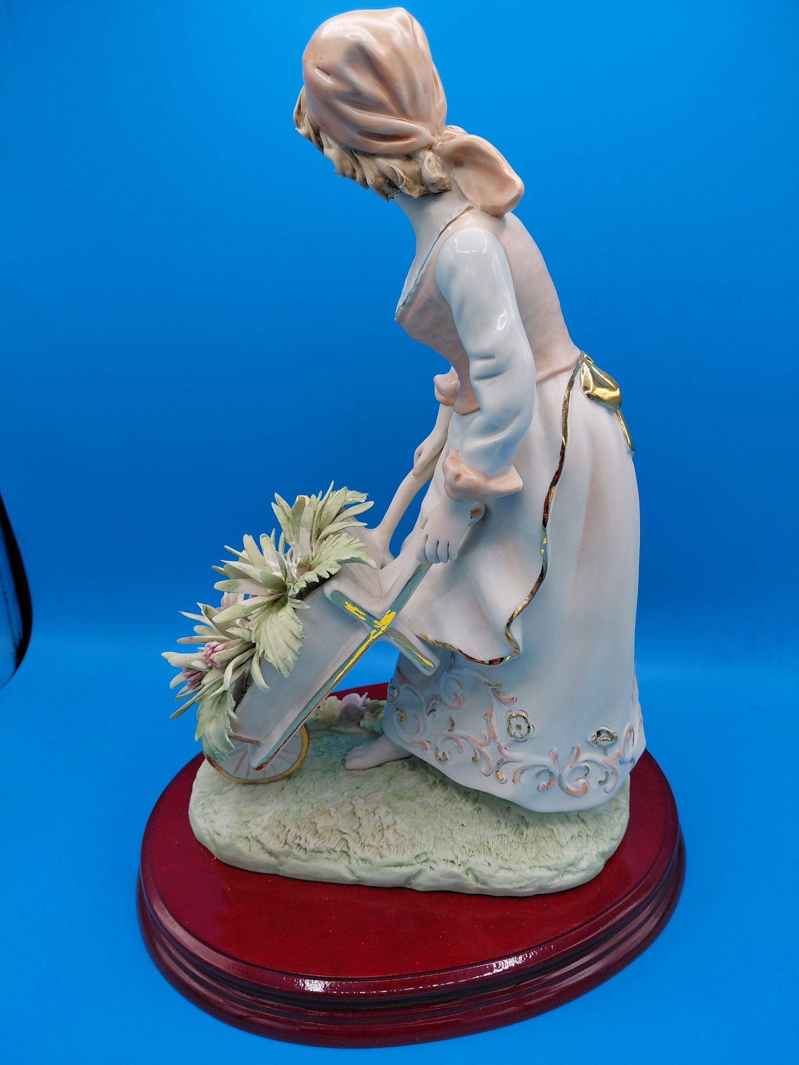 Beautiful Capodimonte Porcelain Statue Lady with Flowers by Vittorio Sakadin / as seen - 7