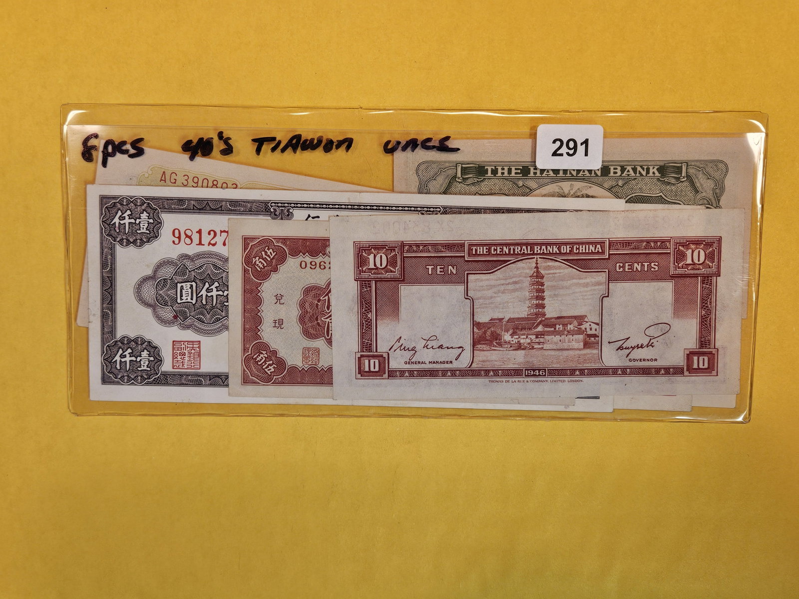 Eight pieces of Uncirculated Tawain paper money: All 1940s
