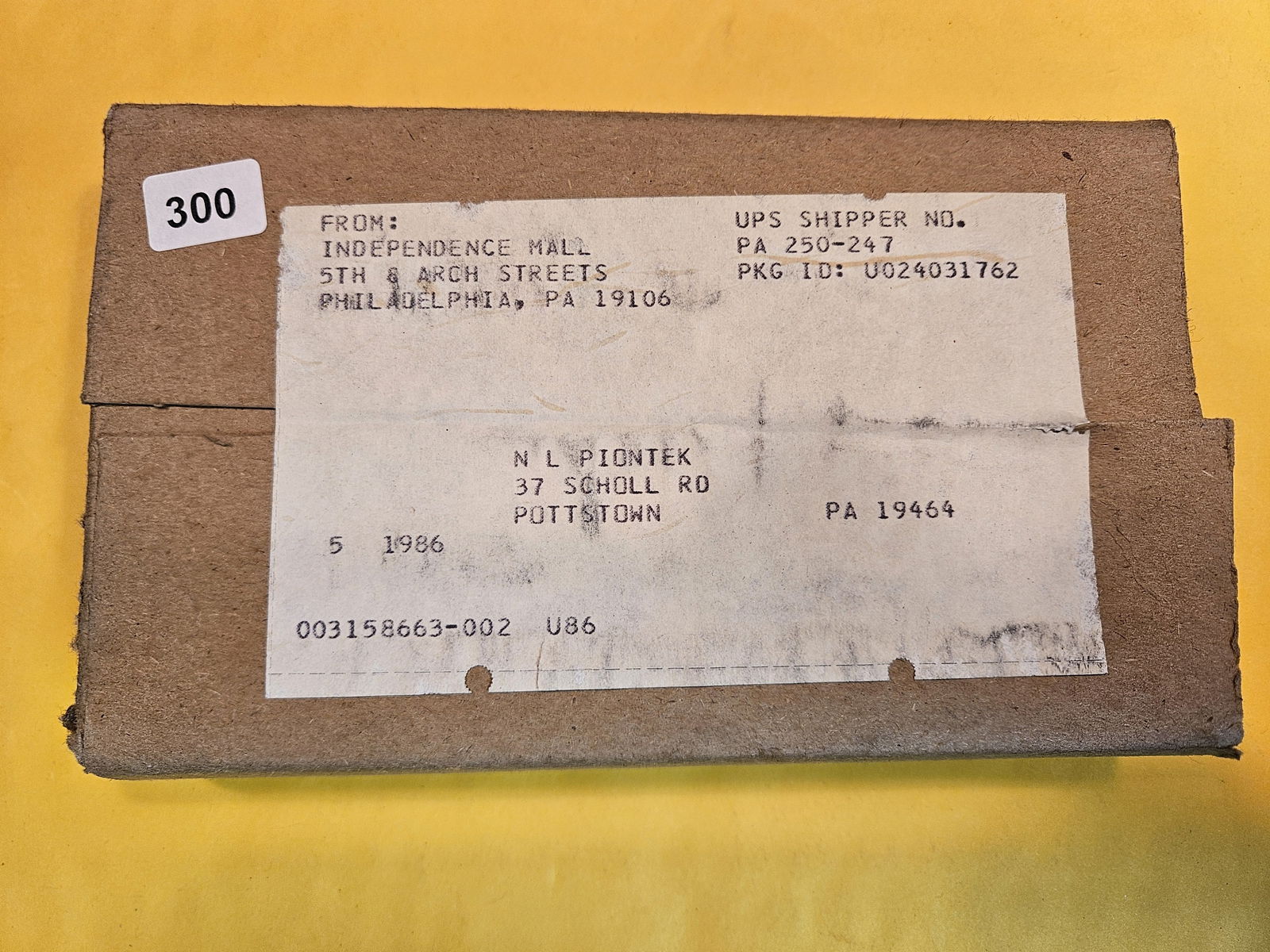 Unopened Original Shipping box 1986 Mint Sets (1 of 1)