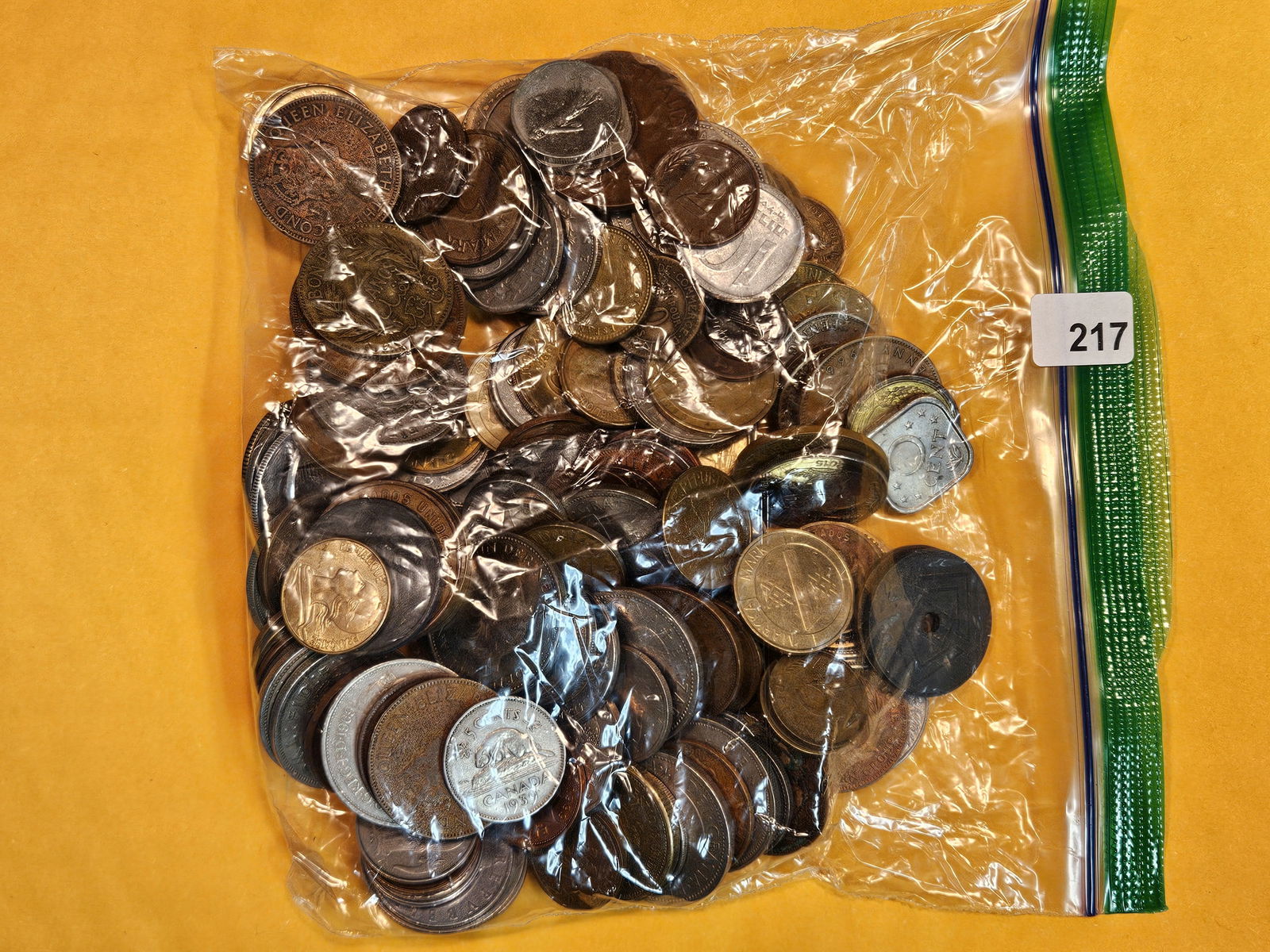 TWO POUNDS of mixed World Coins (1 of 2)