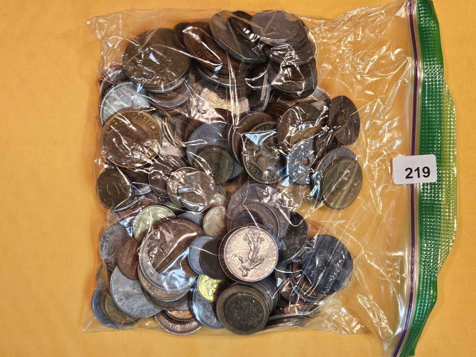 TWO POUNDS of mixed World Coins (1 of 2)