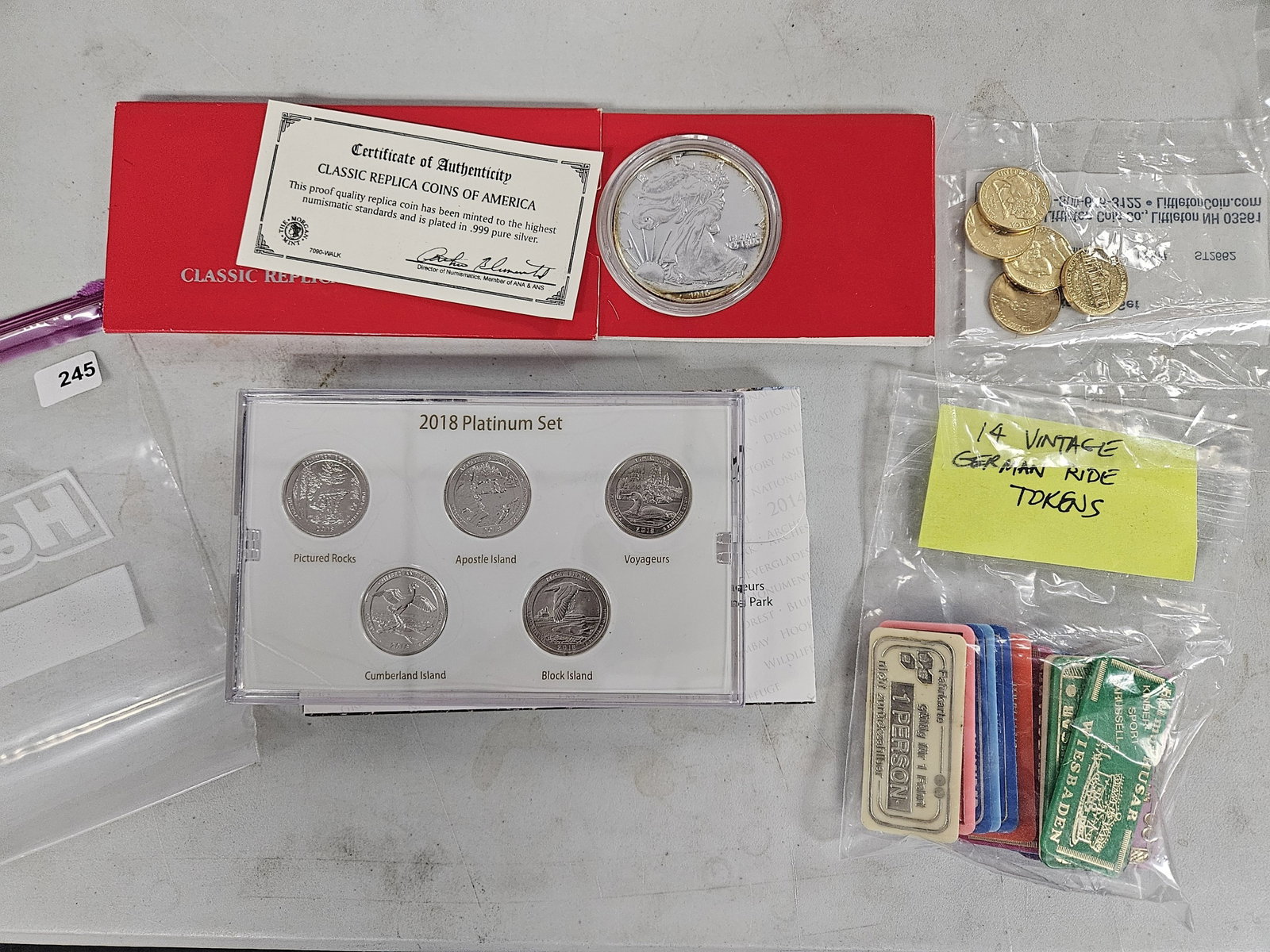 Little hodge-podge lot: Silver plated, gold plated, platinum plated