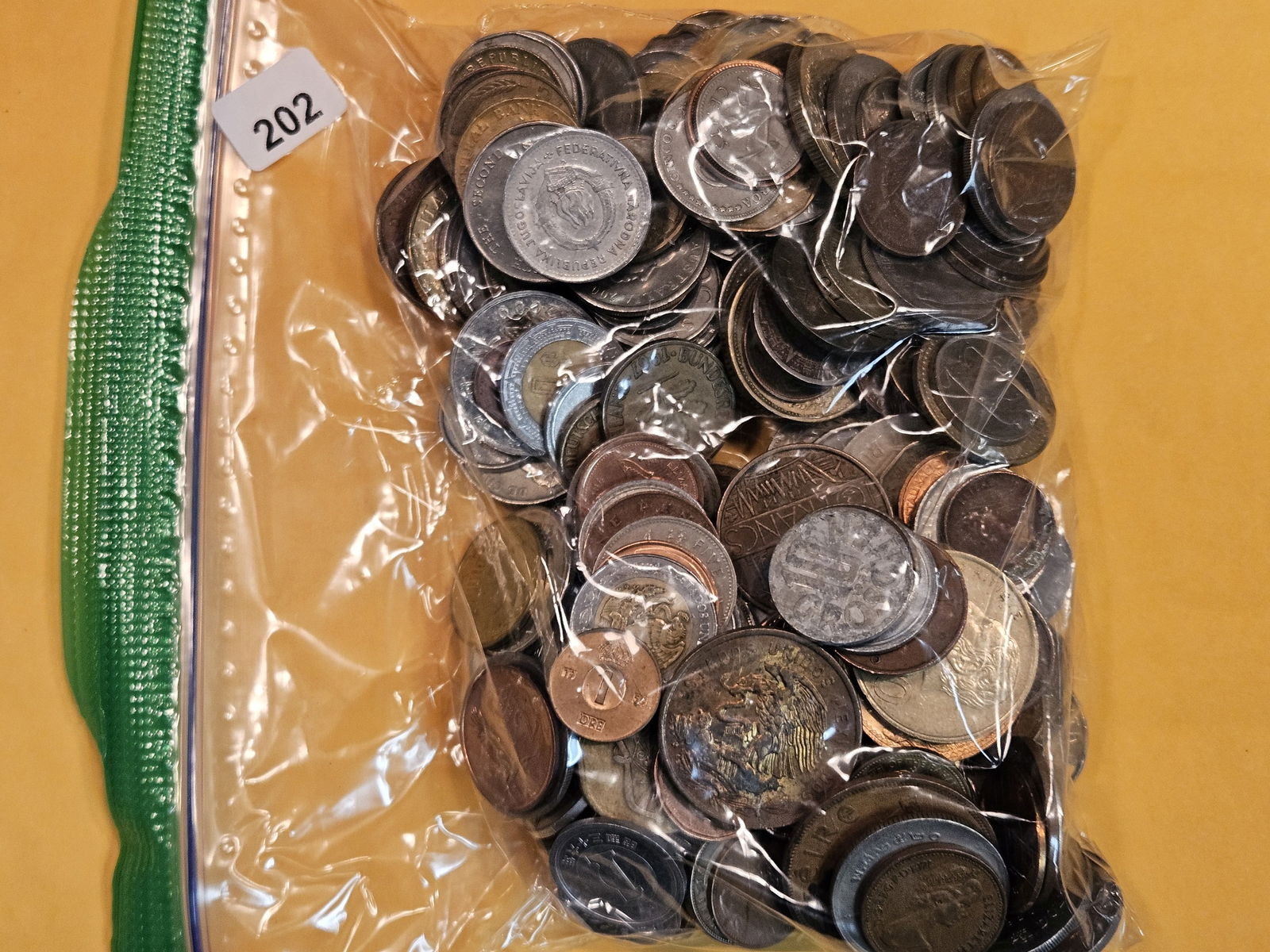 TWO POUNDS of mixed World coins (1 of 2)