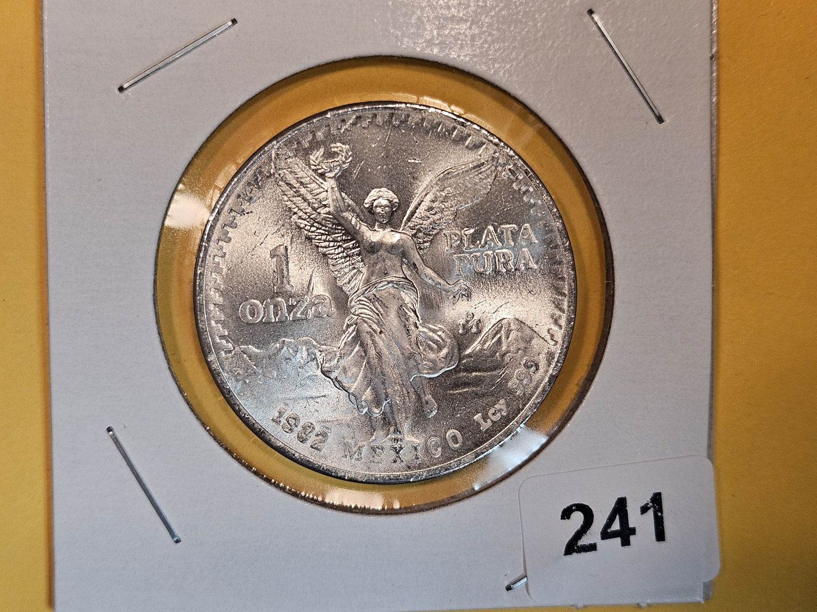 GEM Brilliant Uncirculated 1982 Mexico silver one Onza (1 of 2)