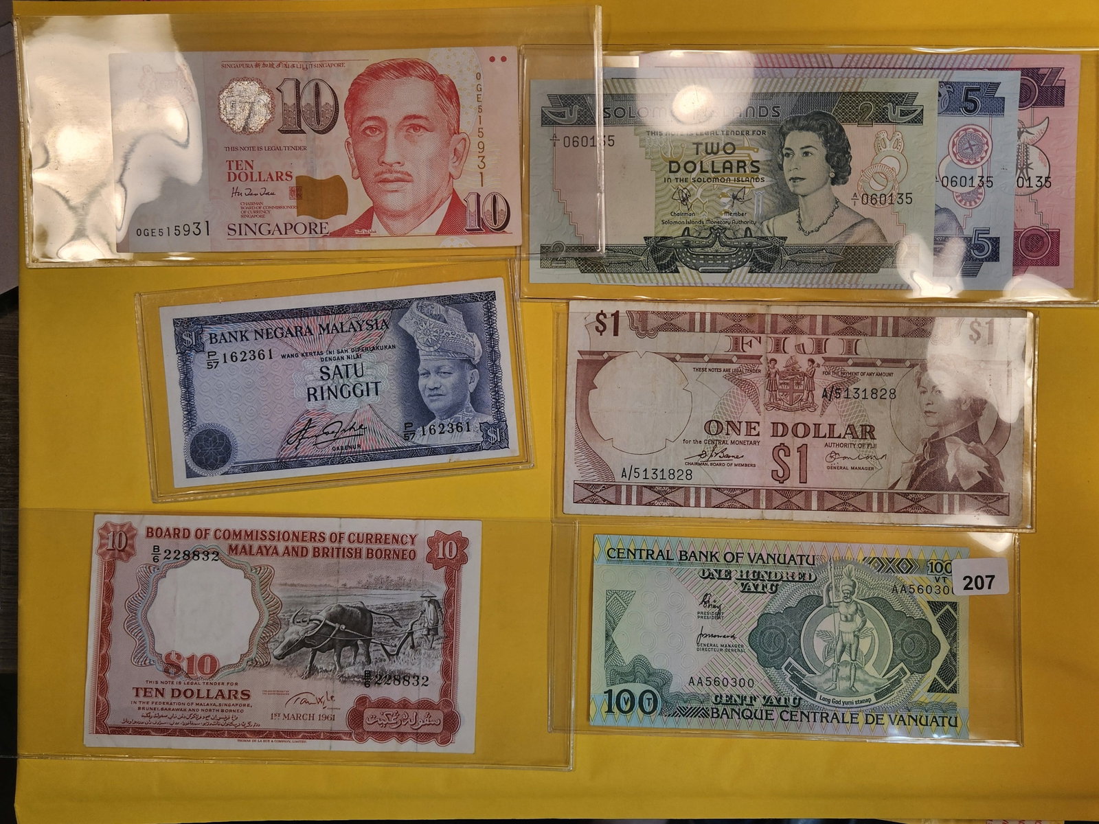 Eight mixed pieces of Oceana and Eastern Asian currency: Some nice Crisp Uncirculated
