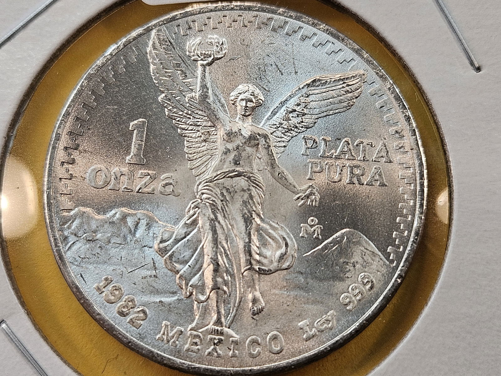 GEM Brilliant Uncirculated 1982 Mexico Silver Onza (1 of 4)