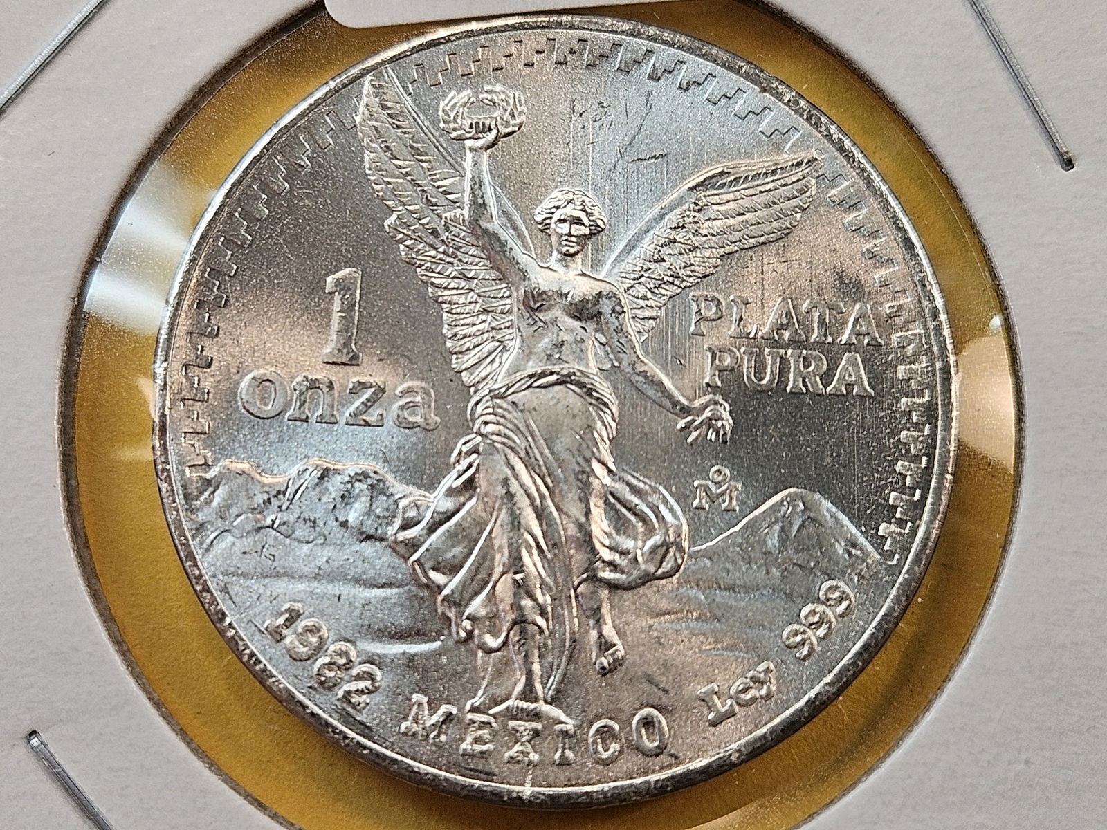 GEM Brilliant Uncirculated 1982 Mexico Silver Onza (1 of 4)