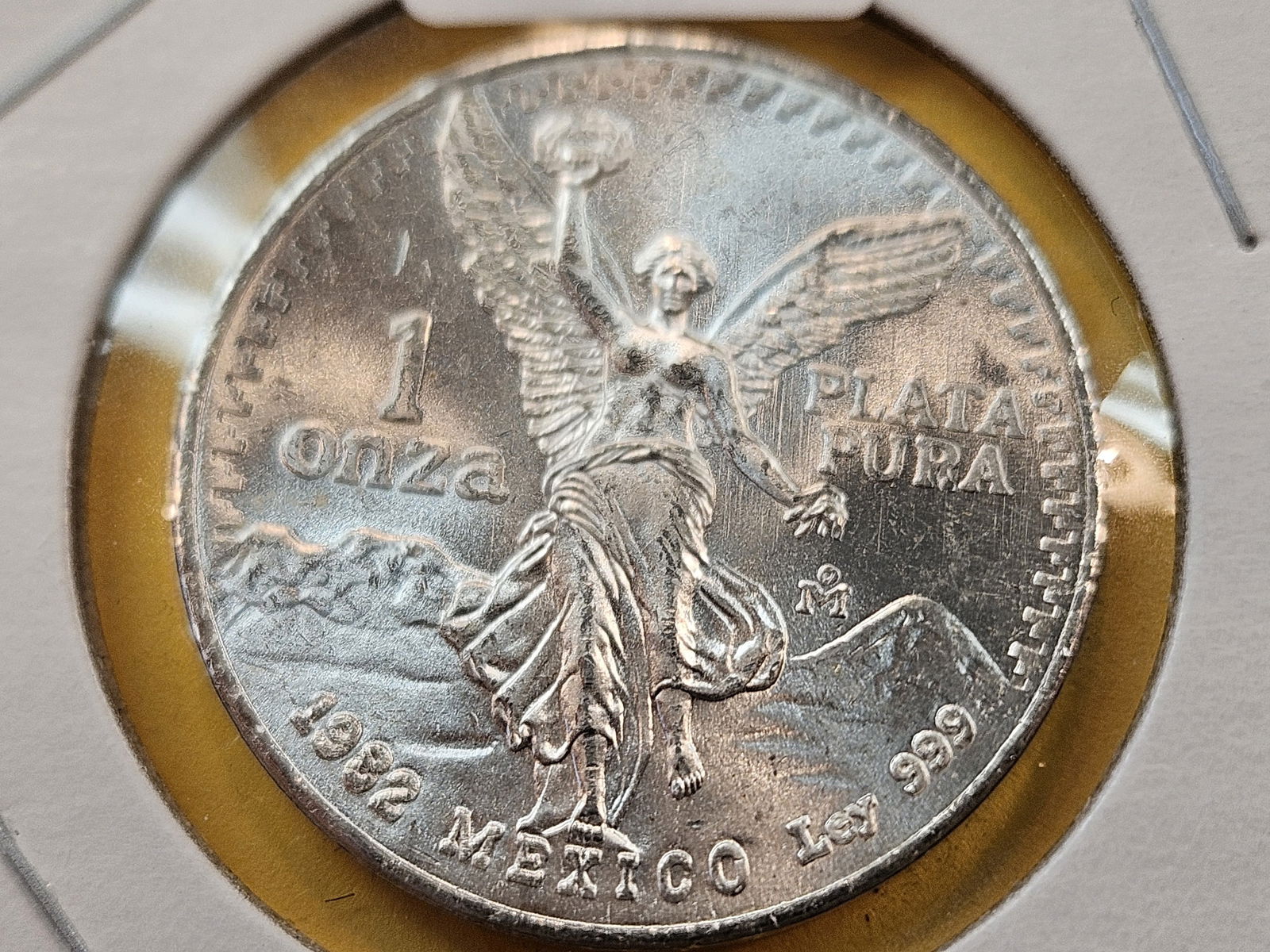 GEM Brilliant Uncirculated 1982 Mexico Silver Onza (1 of 4)