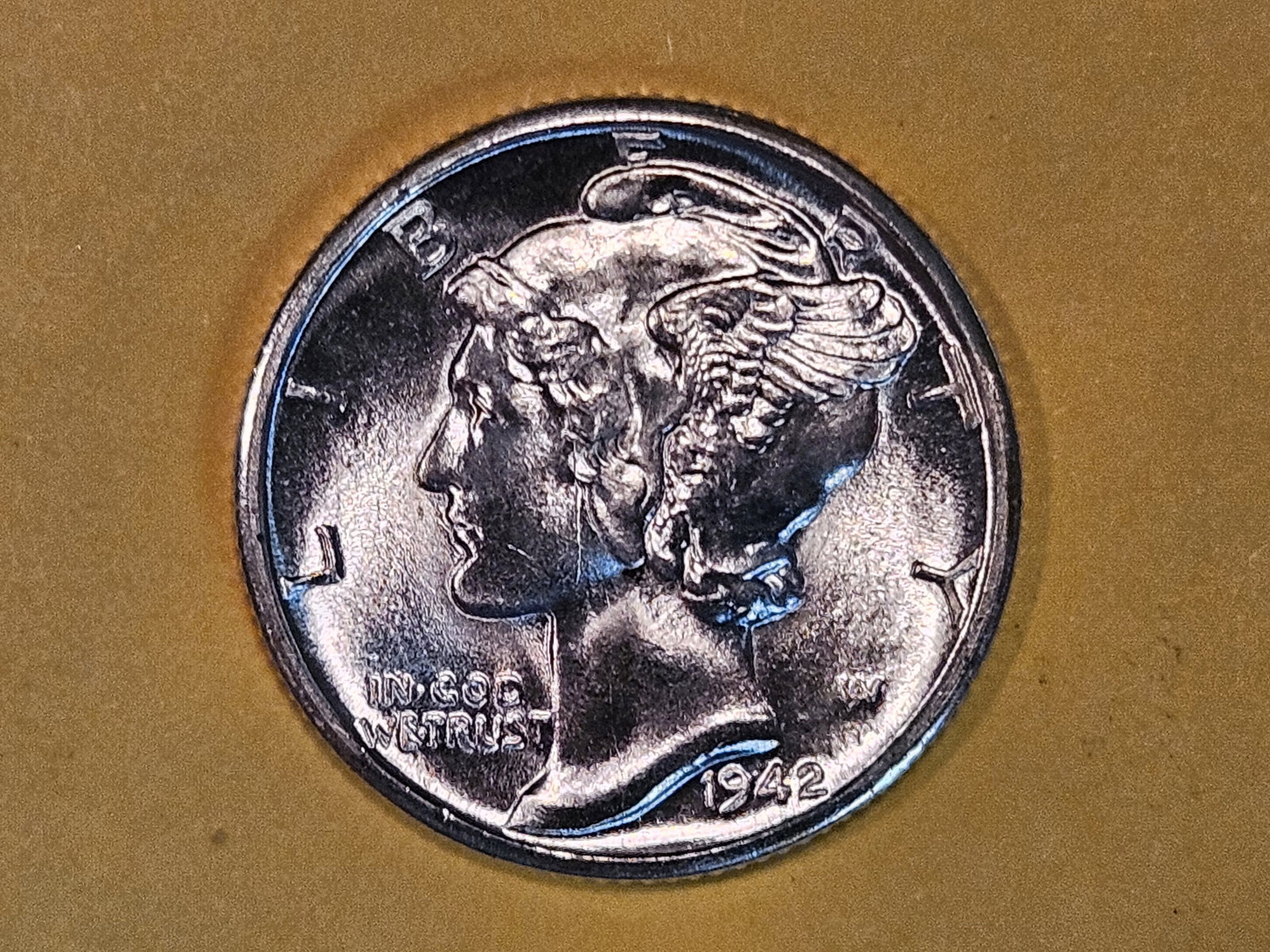 Gem Brilliant Uncirculated 1942-D Mercury Dime: Stellar contrast