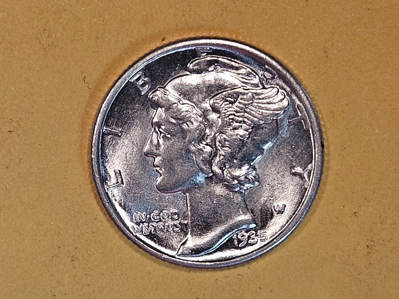 Very Choice Brilliant Uncirculated 1935 silver Mercury Dime (1 of 3)