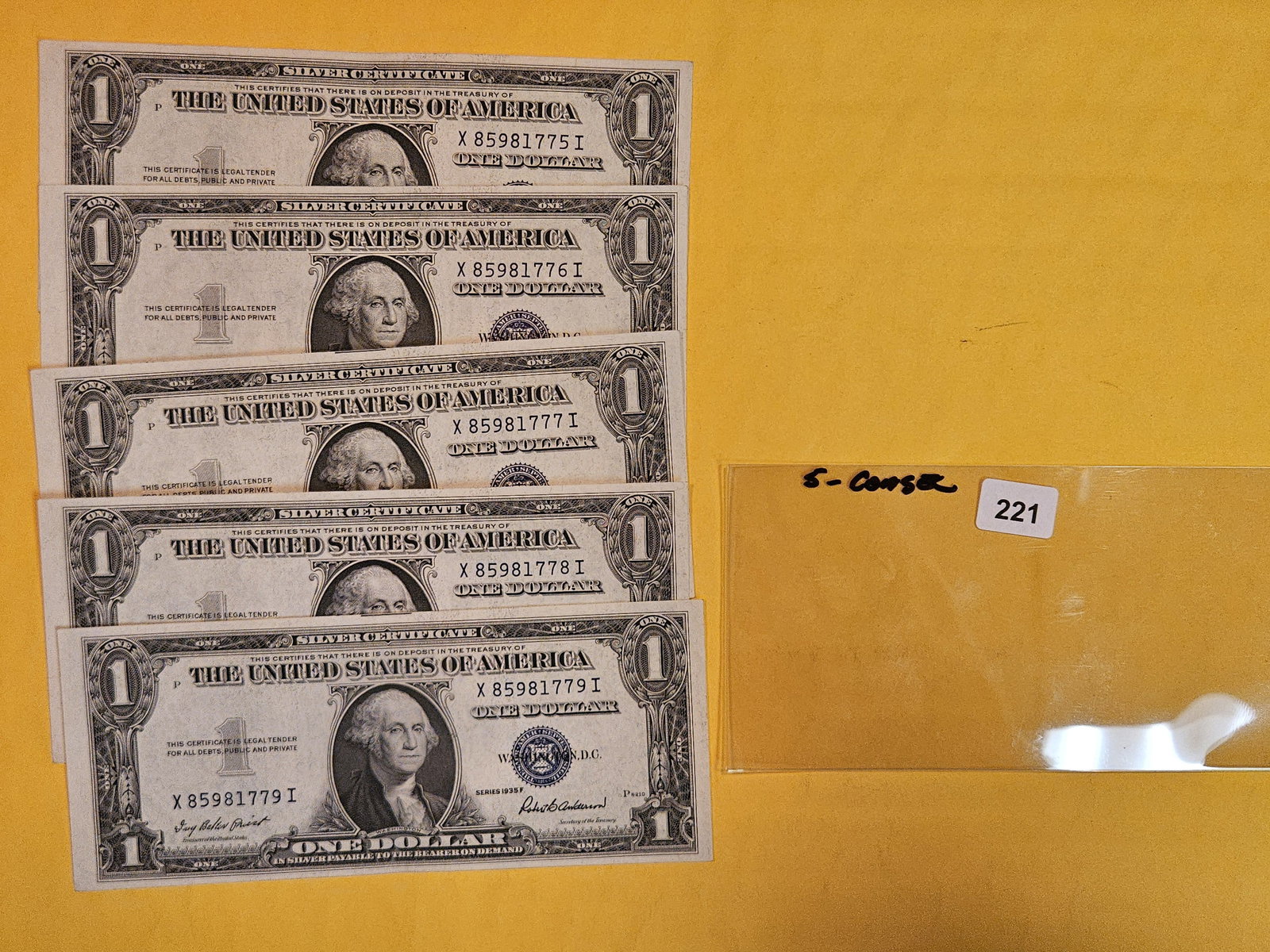 Five Crisp Uncirculated CONSECUTIVE One dollar silver certificates (1 of 2)