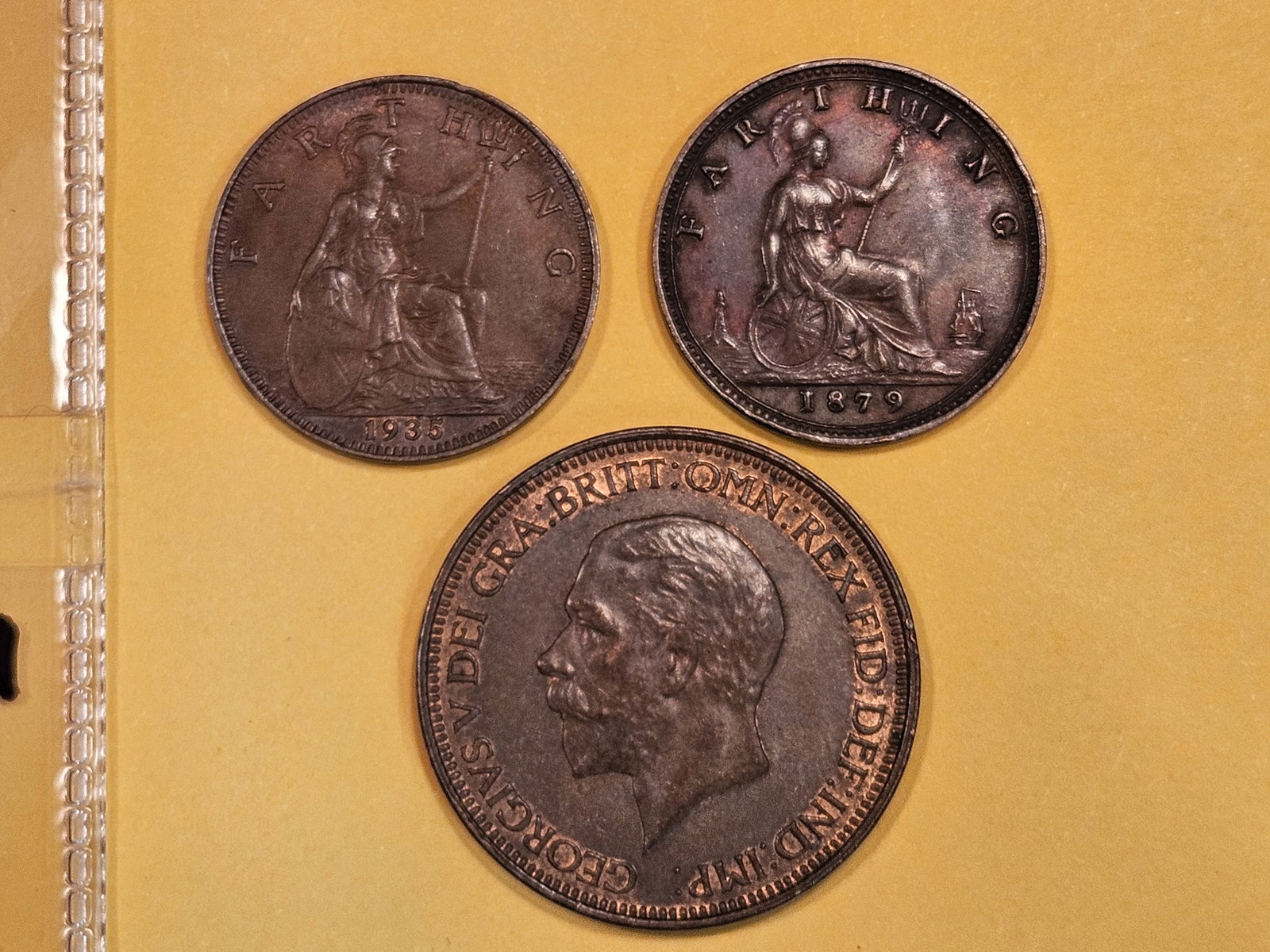 Three Great Britain copper coin in Au-UNC (1 of 4)