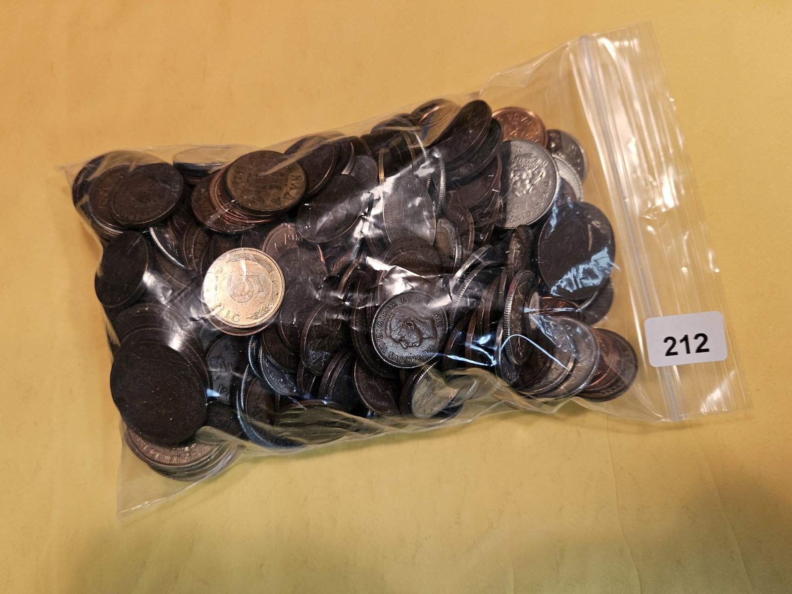 TWO POUNDS of mixed World coins (1 of 2)