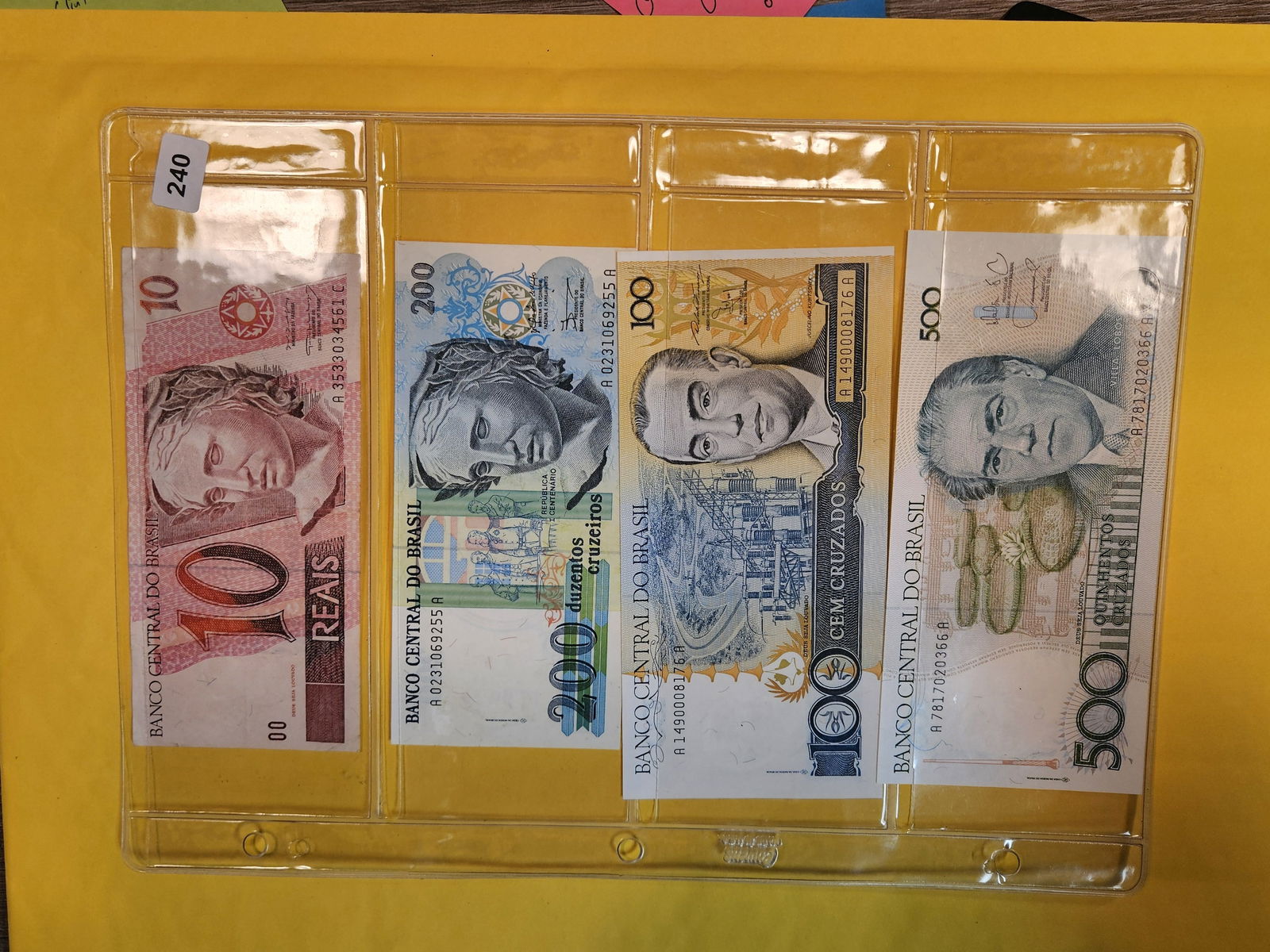 Twenty-four mixed Crisp Uncirculated notes from South of the Border (1 of 12)