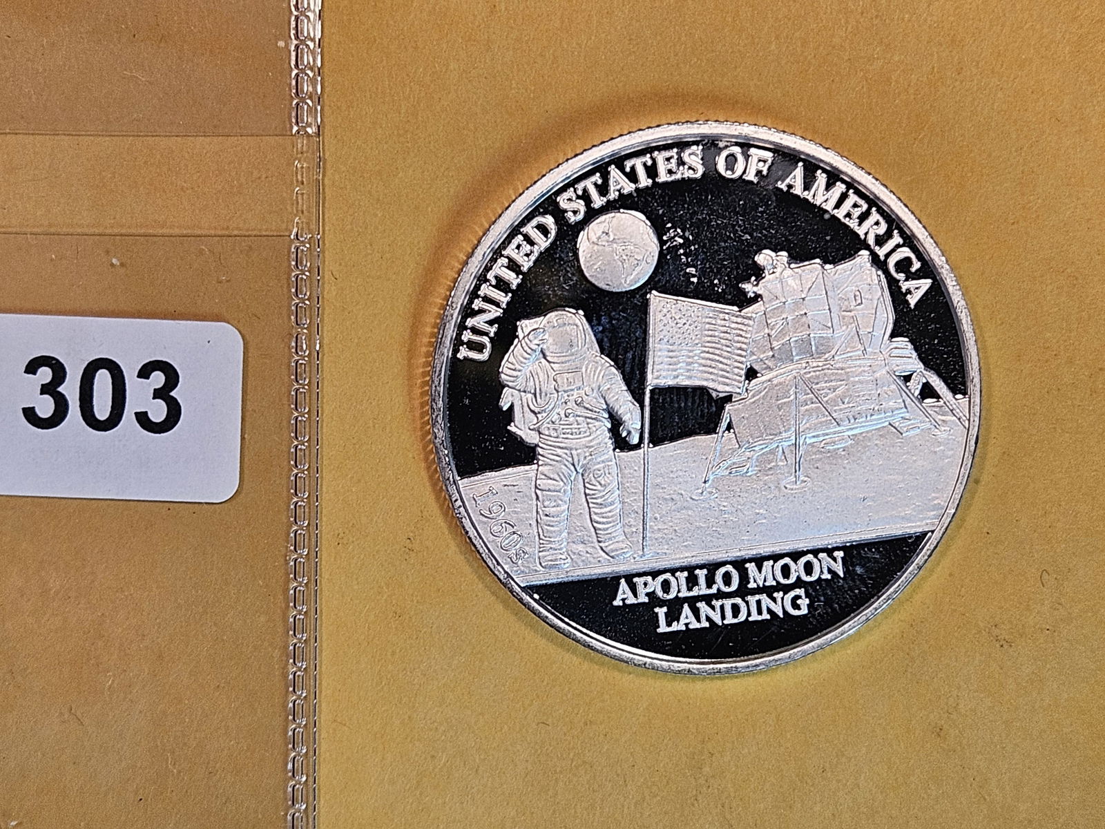 One Troy ounce .999 fine silver proof art round (1 of 2)