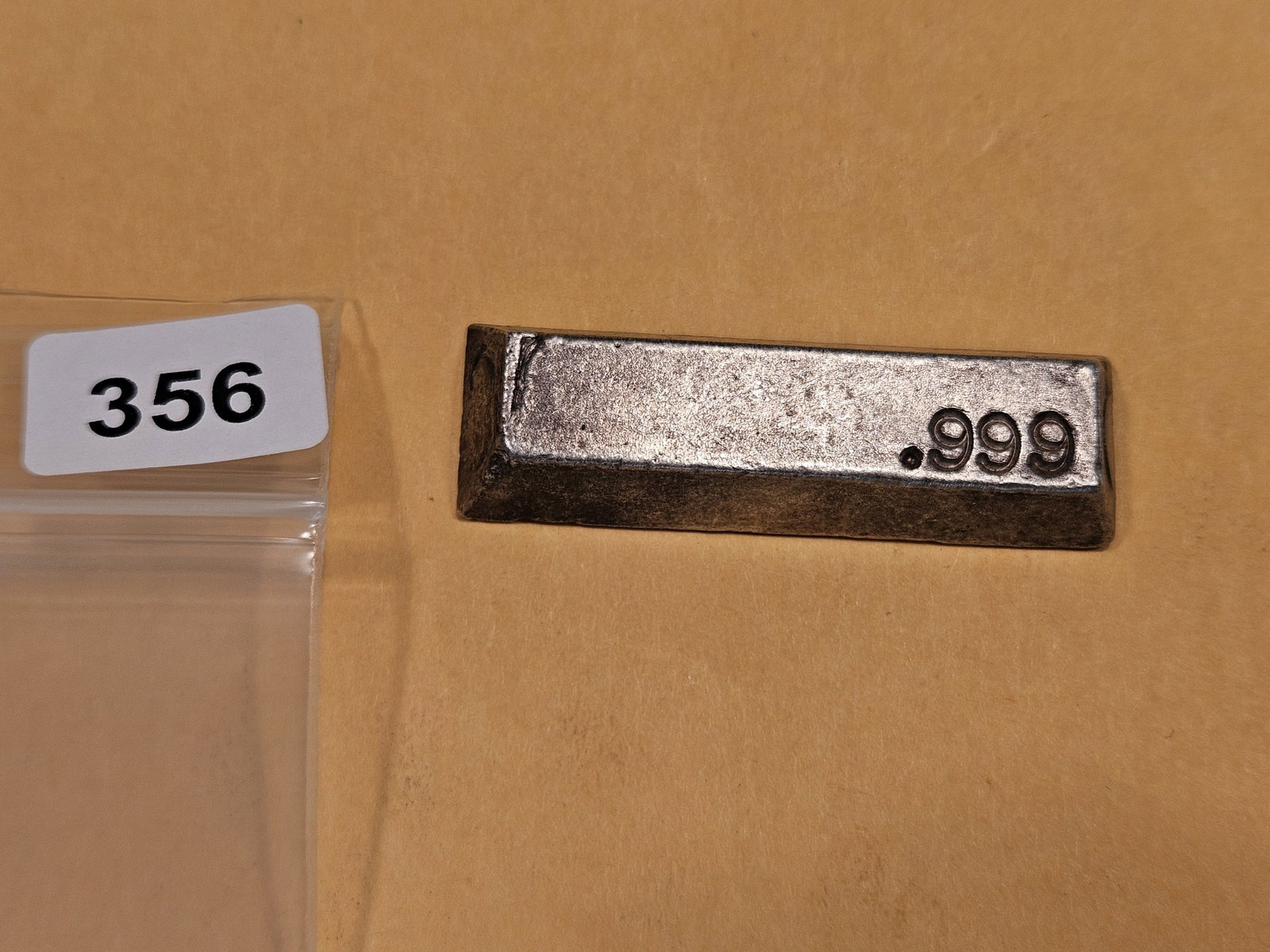 One Troy ounce .999 fine silver bar: Bar-shaped