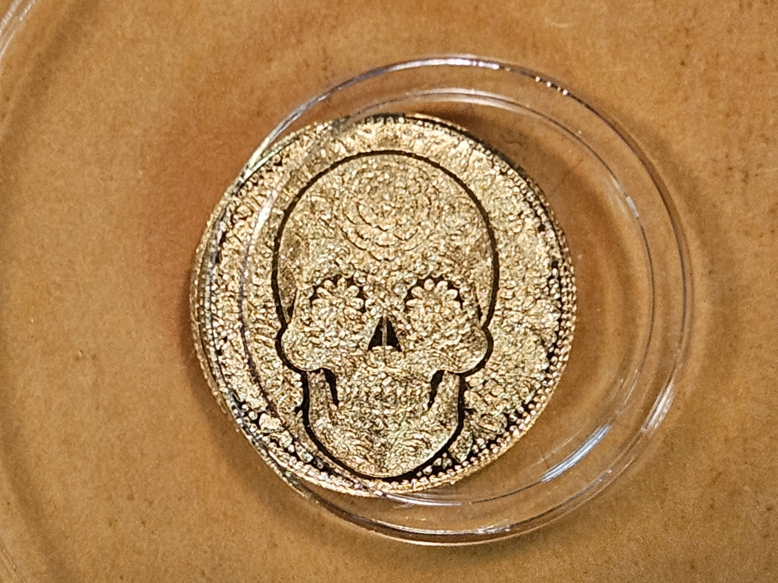 GOLD! Dia De Los Muertos .999 fine gold art round: Skull on the reverse